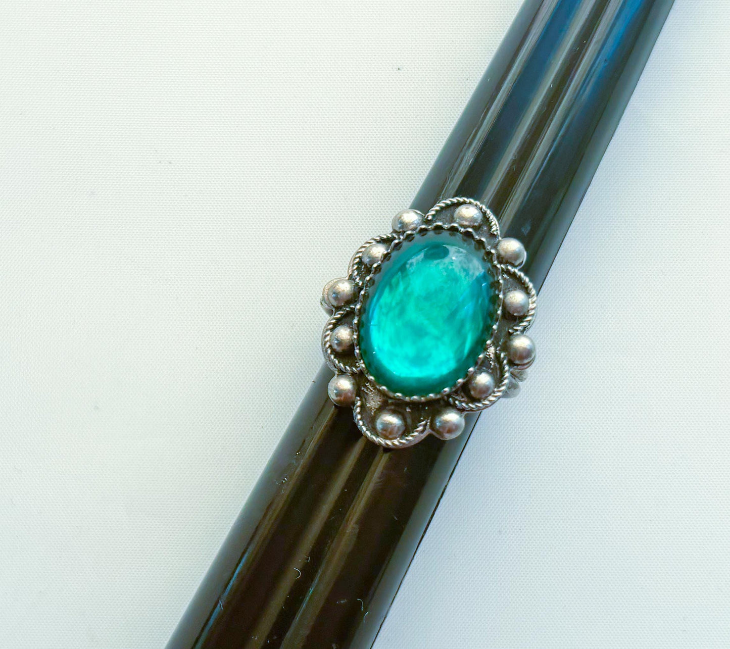 1950s Green Glass Ring | Vintage Bright Green Adjustable Ring