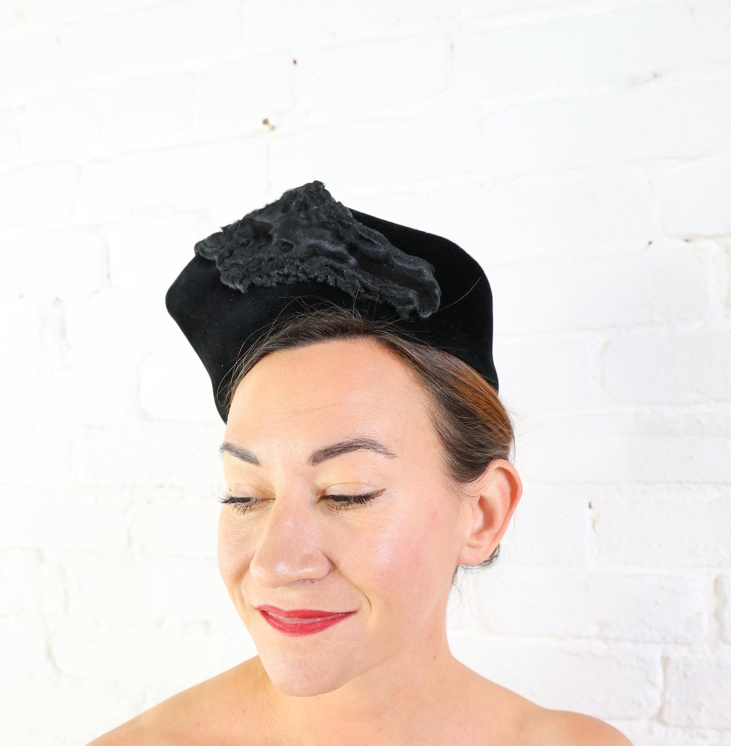 1940s Black Wool Velour Peaked Hat | Persian Lamb Detail