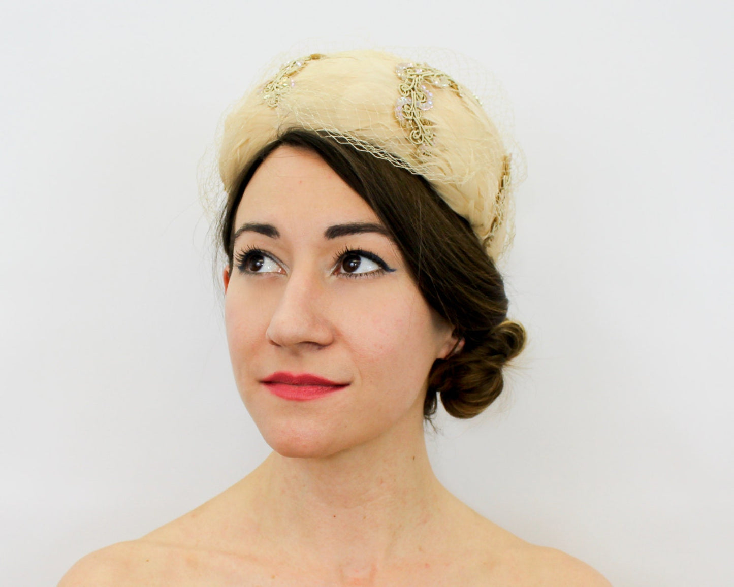 1960s Blush Ivory Feather Pillbox Hat