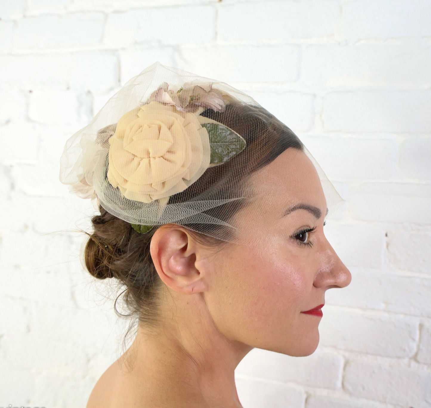 1950s Beige Floral Fascinator, IvoryTulle Wedding Hat