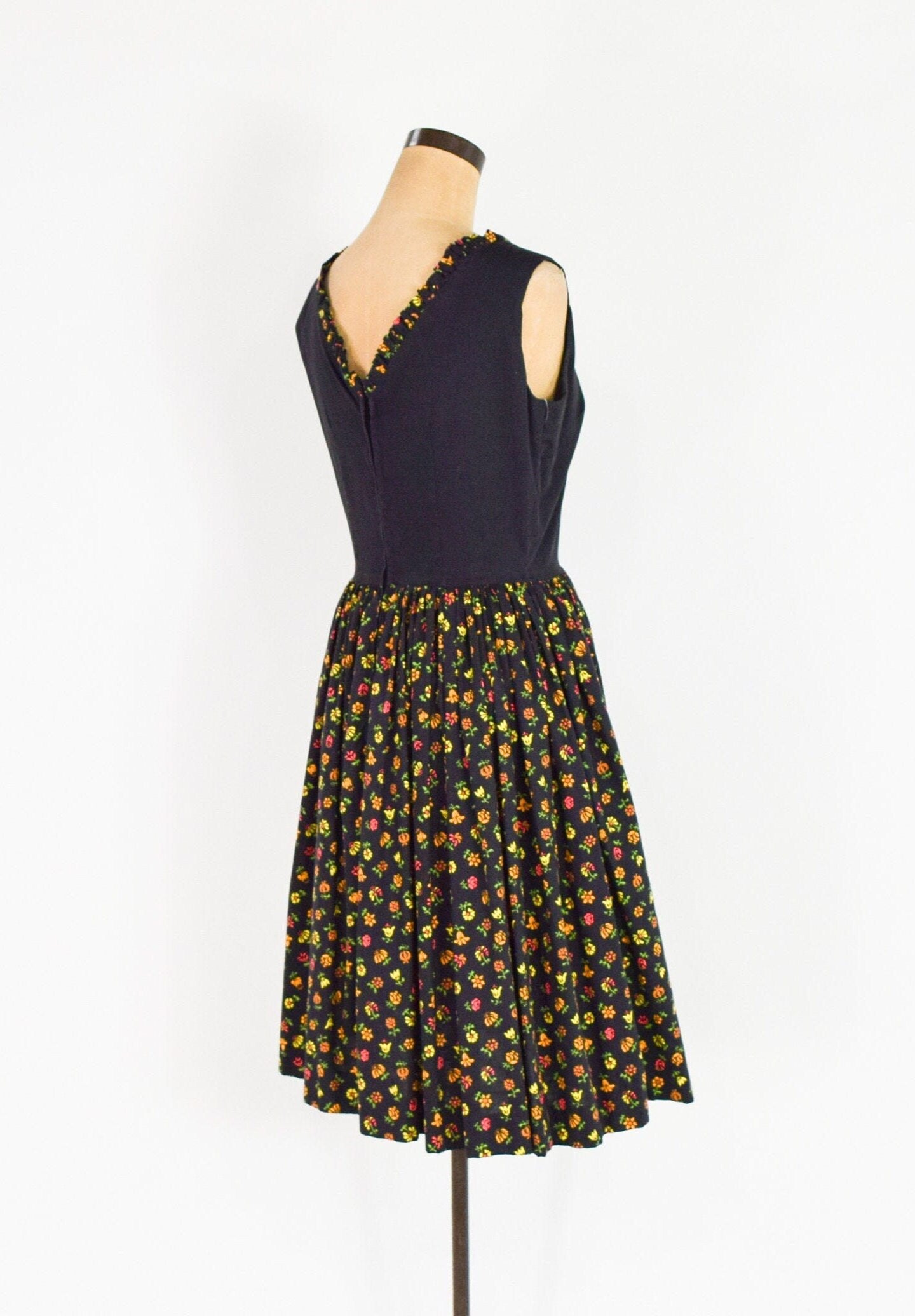 1950s Black Cotton Sleeveless Dress | 50s Black Floral Print Cotton Dress | Rockabilly | Medium