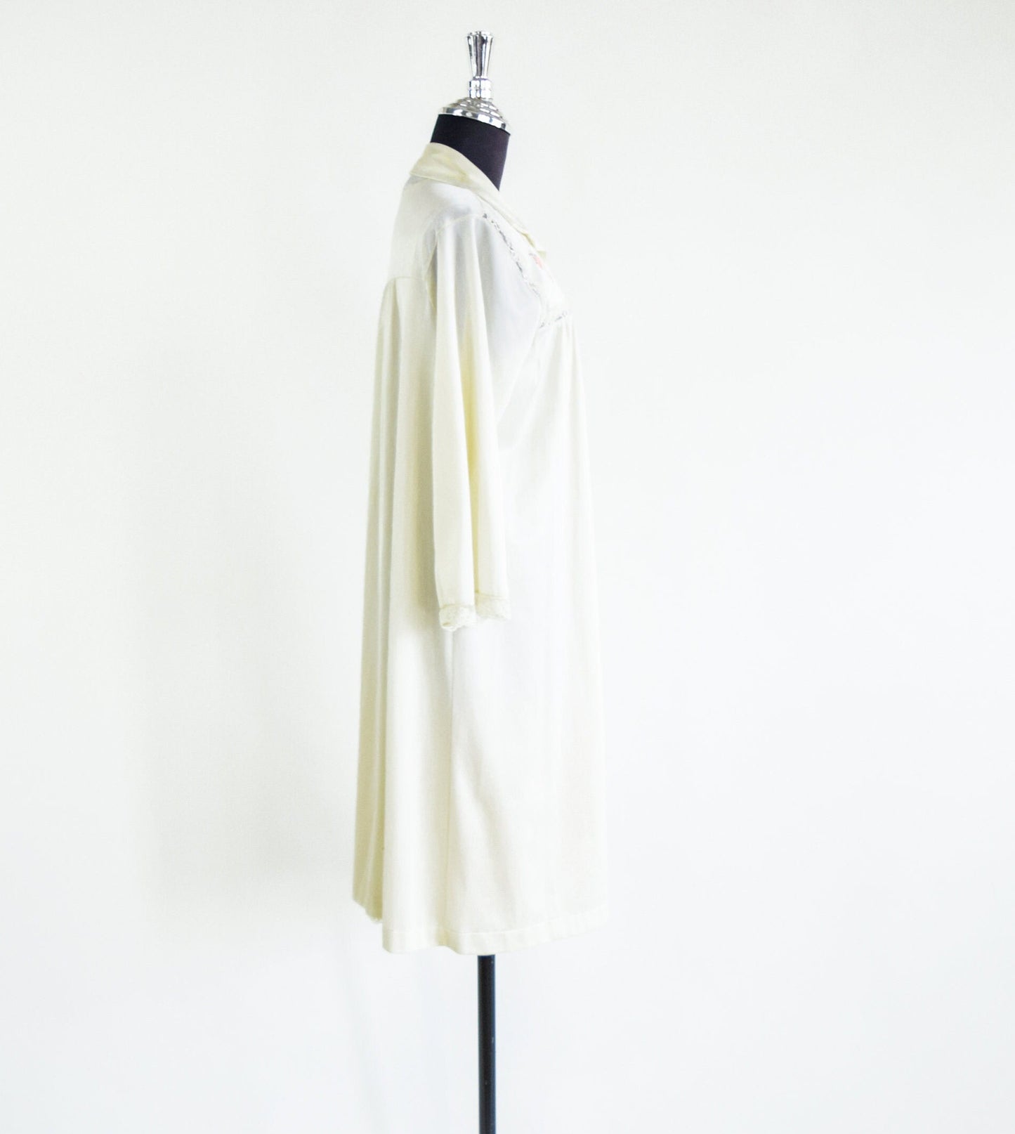 1960s Creme Embroidered Peignoir Set | Short Robe & Gown, Large