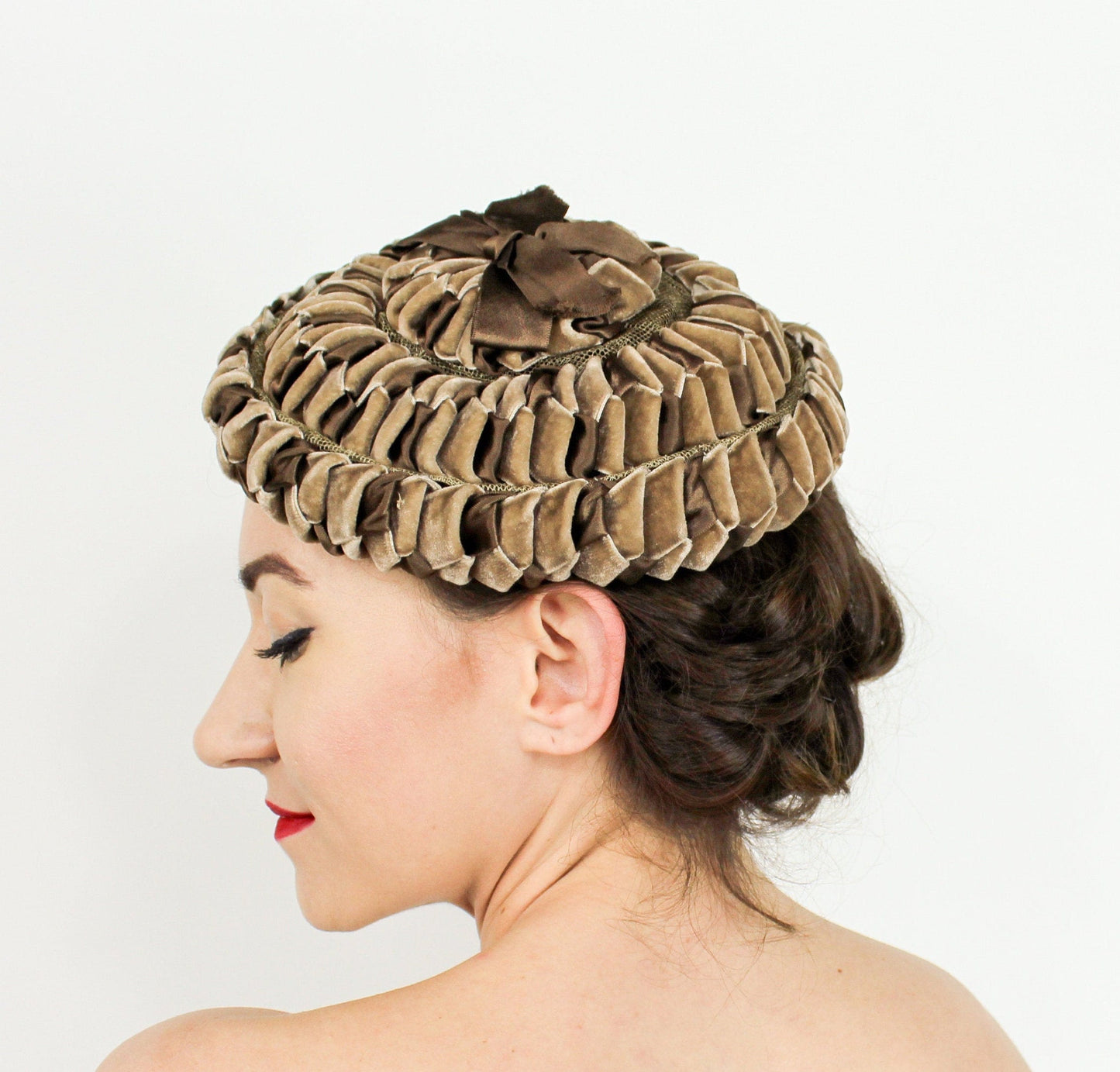 1950s Brown Velvet Woven Beret Hat