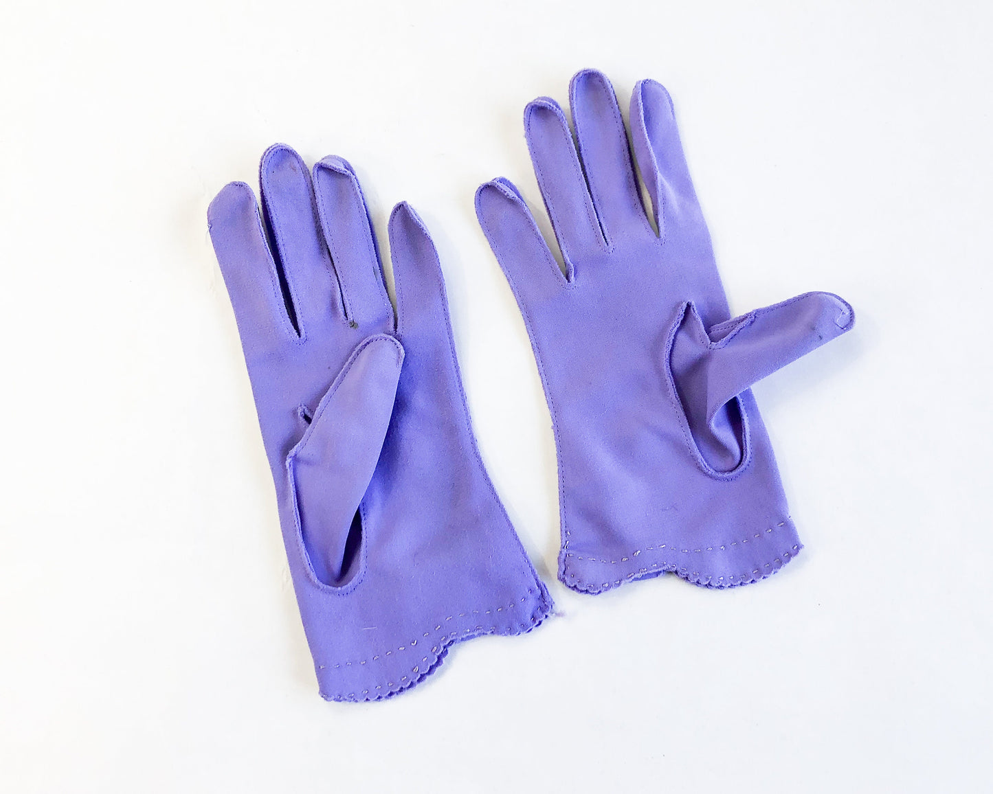 Sold 1950s Lavender Purple Cotton Gloves