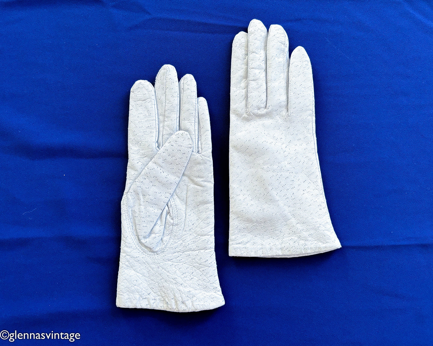 1960s Light Gray Leather Gloves, Medium