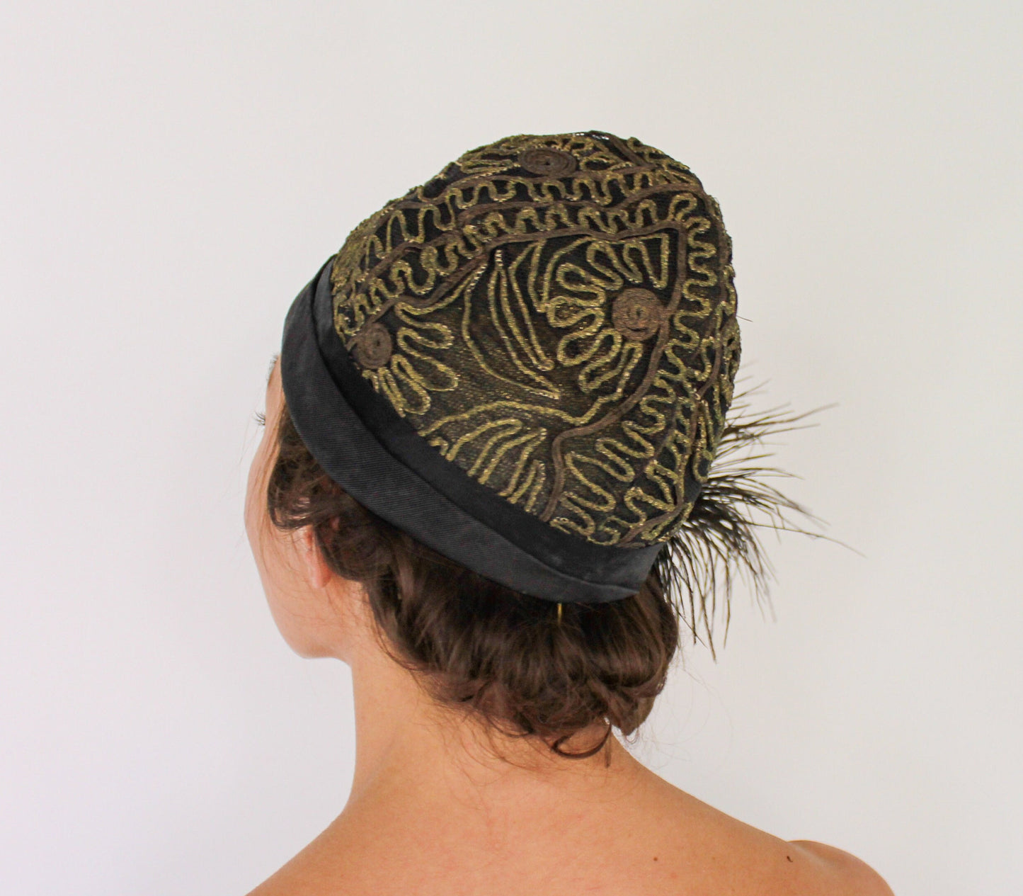1920s Black Silk Flapper Cloche Hat with Ostrich Feather