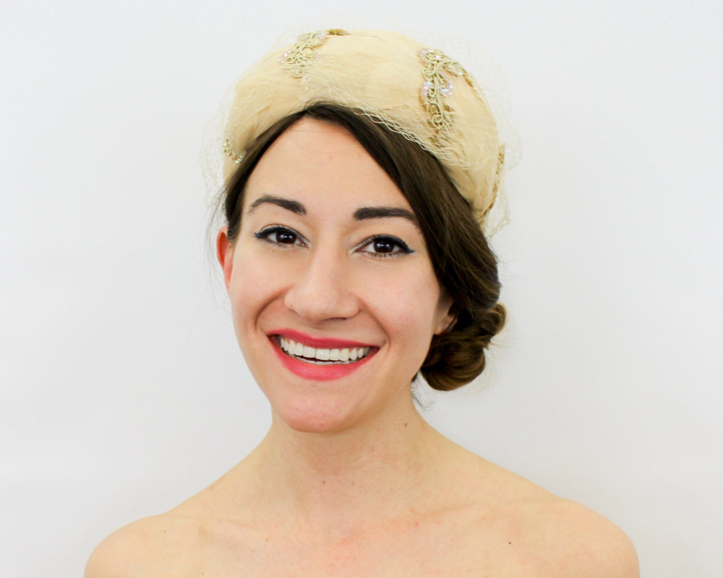 1960s Blush Ivory Feather Pillbox Hat