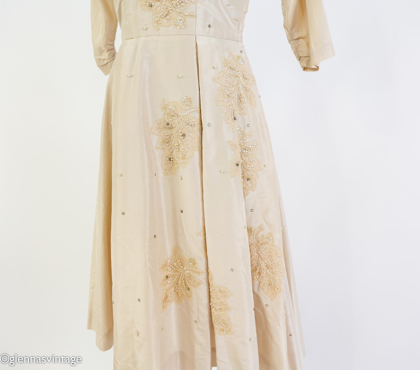 1940s Beige Silk Taffeta Party Dress with Sequins & Pearl, Medium