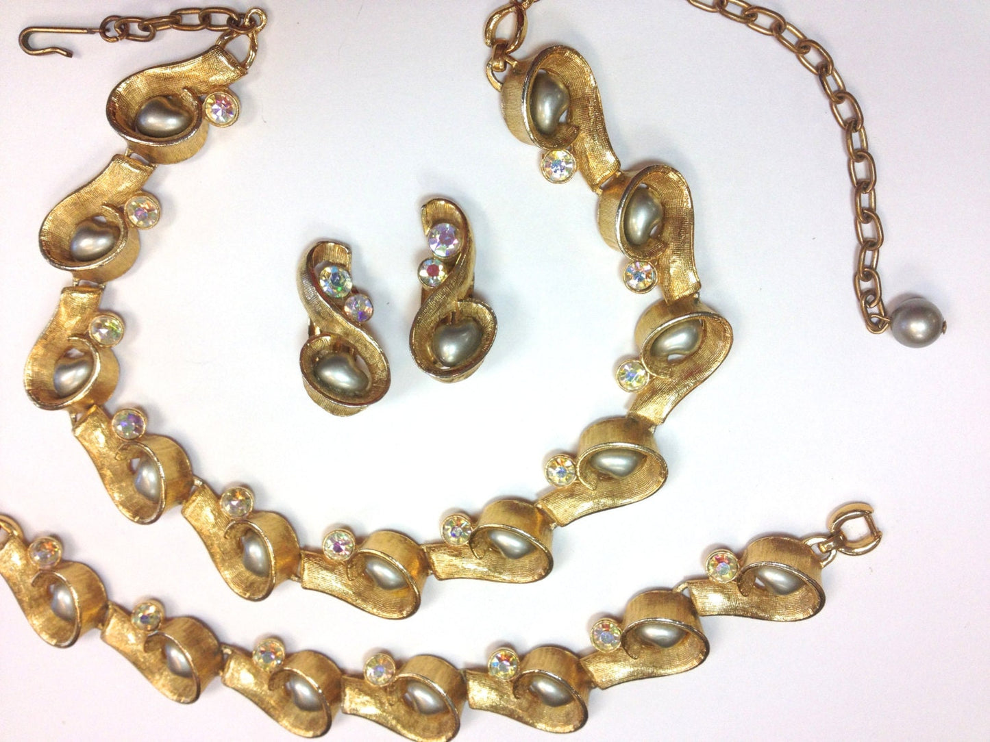 1960s Gold & Gray Pearl Necklace Bracelet Earrings Parure Jewelry Set