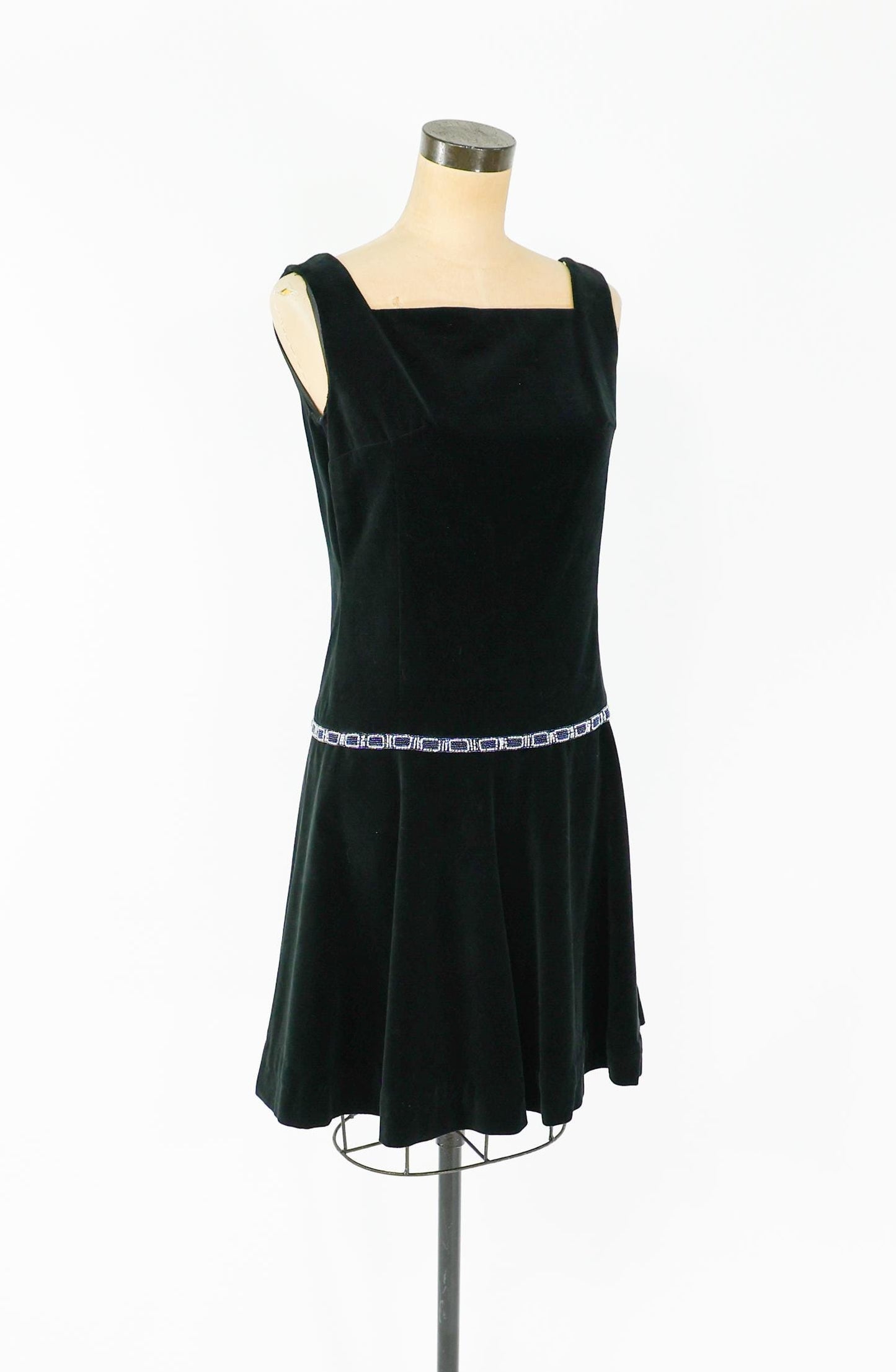 1960s Black Velvet Drop Waist Dress | 60s Black Cotton Velvet Shift | Twiggy | Schade Kleidung | Small