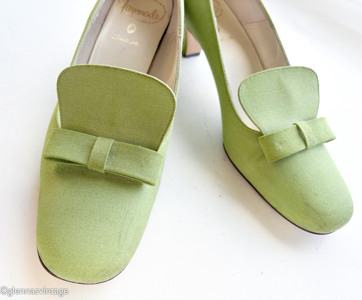 1960s Mod  Lime Green Linen Low Heel Shoes, Size 8B