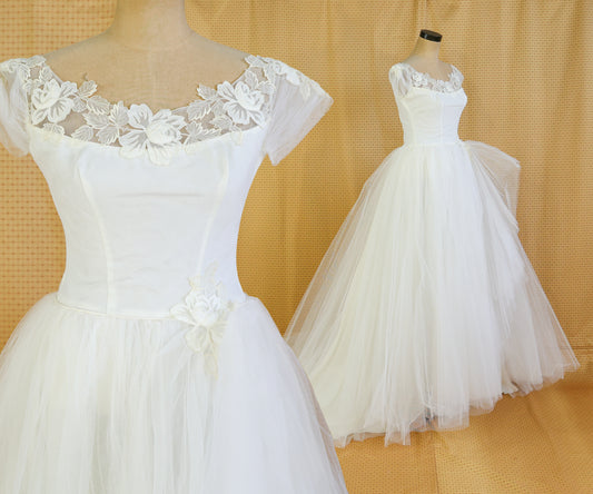 1950s White Lace Wedding Gown, Grace Kelly Style Wedding Gown by Pandora, Extra Small