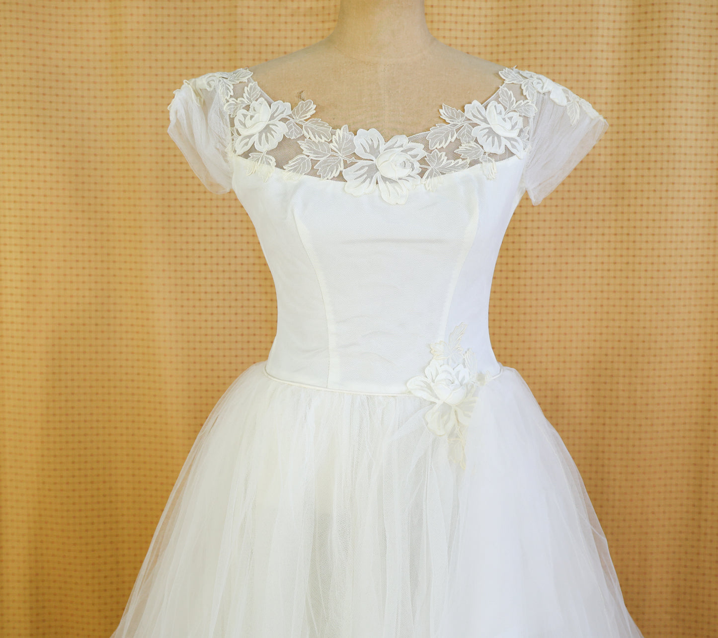 1950s White Lace Wedding Gown, Grace Kelly Style Wedding Gown by Pandora, Extra Small