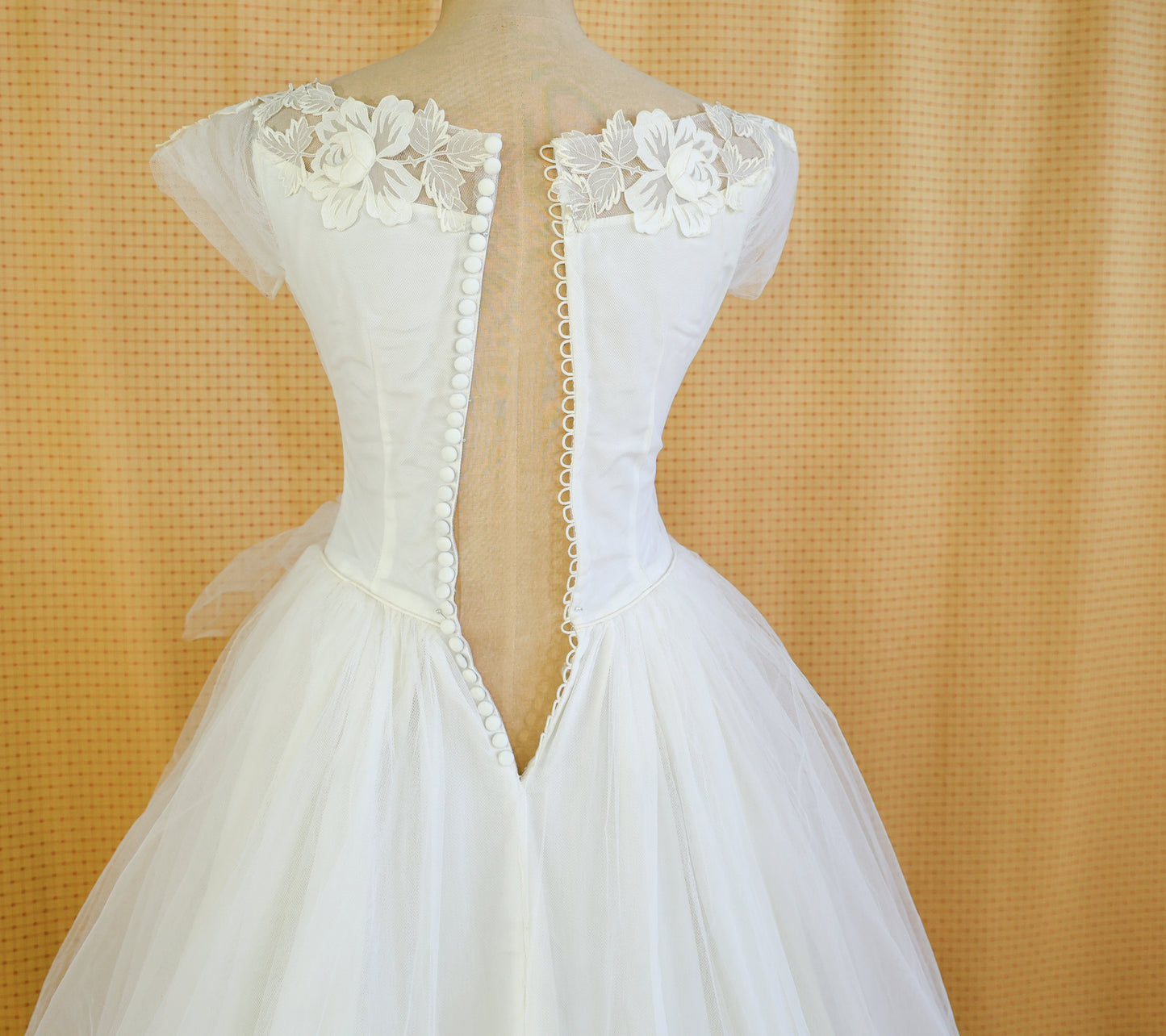 1950s White Lace Wedding Gown, Grace Kelly Style Wedding Gown by Pandora, Extra Small