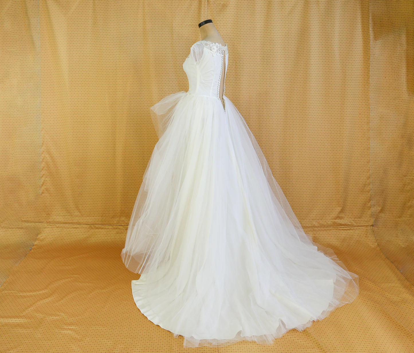 1950s White Lace Wedding Gown, Grace Kelly Style Wedding Gown by Pandora, Extra Small
