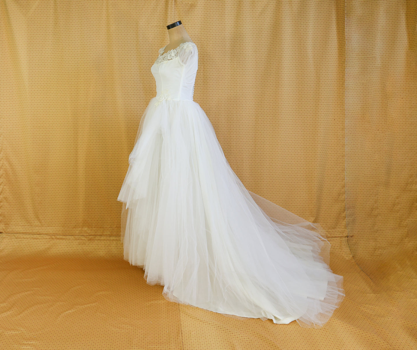 1950s White Lace Wedding Gown, Grace Kelly Style Wedding Gown by Pandora, Extra Small
