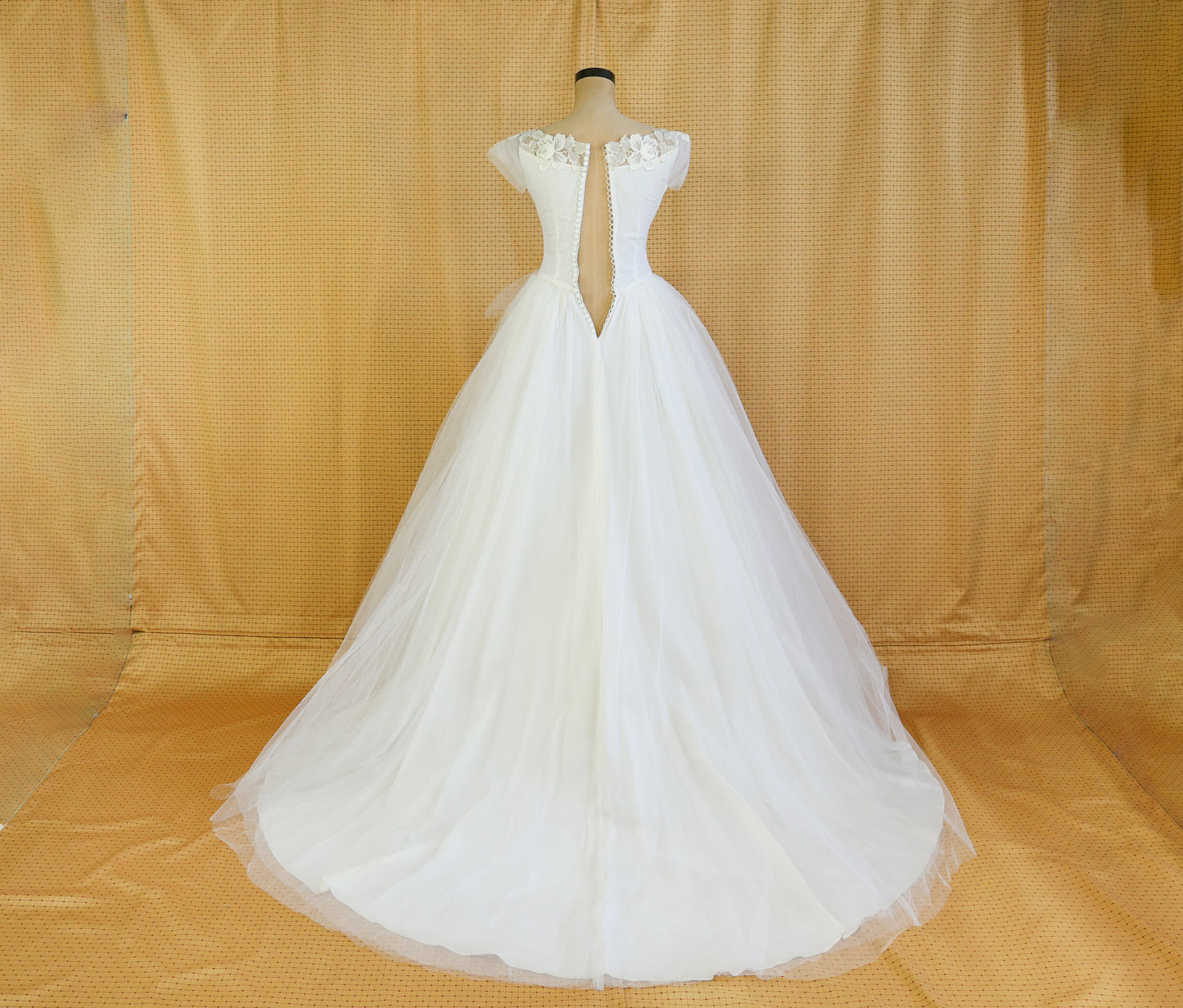 1950s White Lace Wedding Gown, Grace Kelly Style Wedding Gown by Pandora, Extra Small