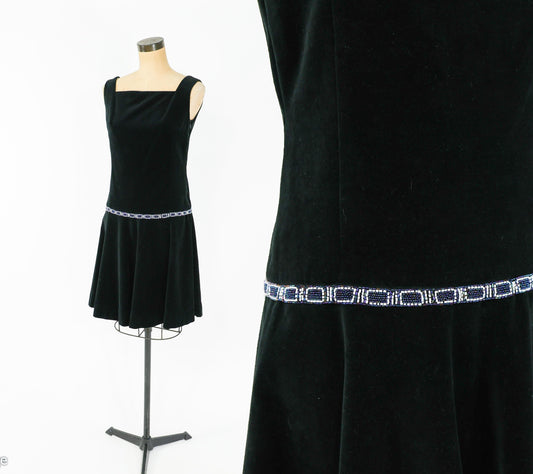1960s Black Velvet Drop Waist Dress | 60s Black Cotton Velvet Shift | Twiggy | Schade Kleidung | Small