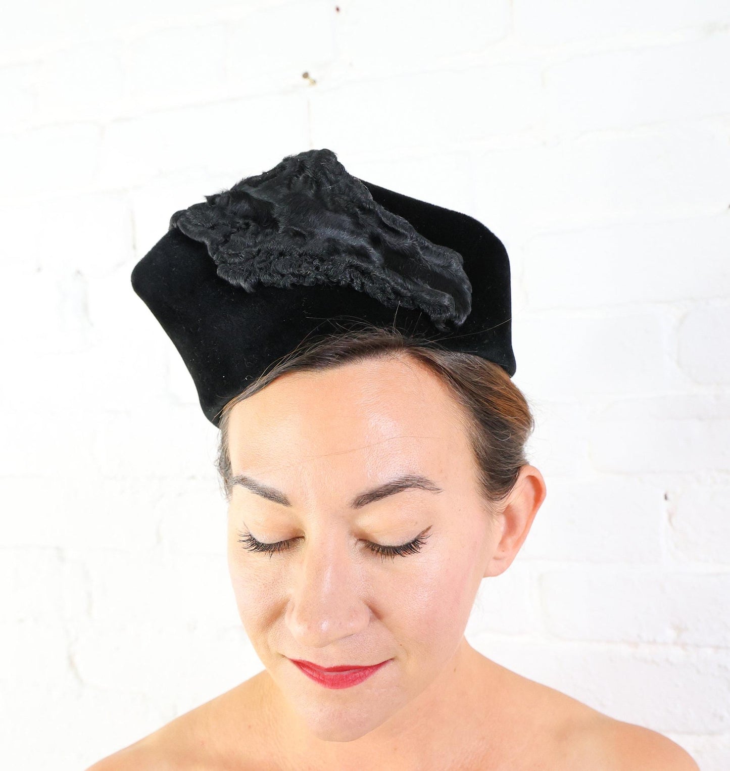 1940s Black Wool Velour Peaked Hat | Persian Lamb Detail