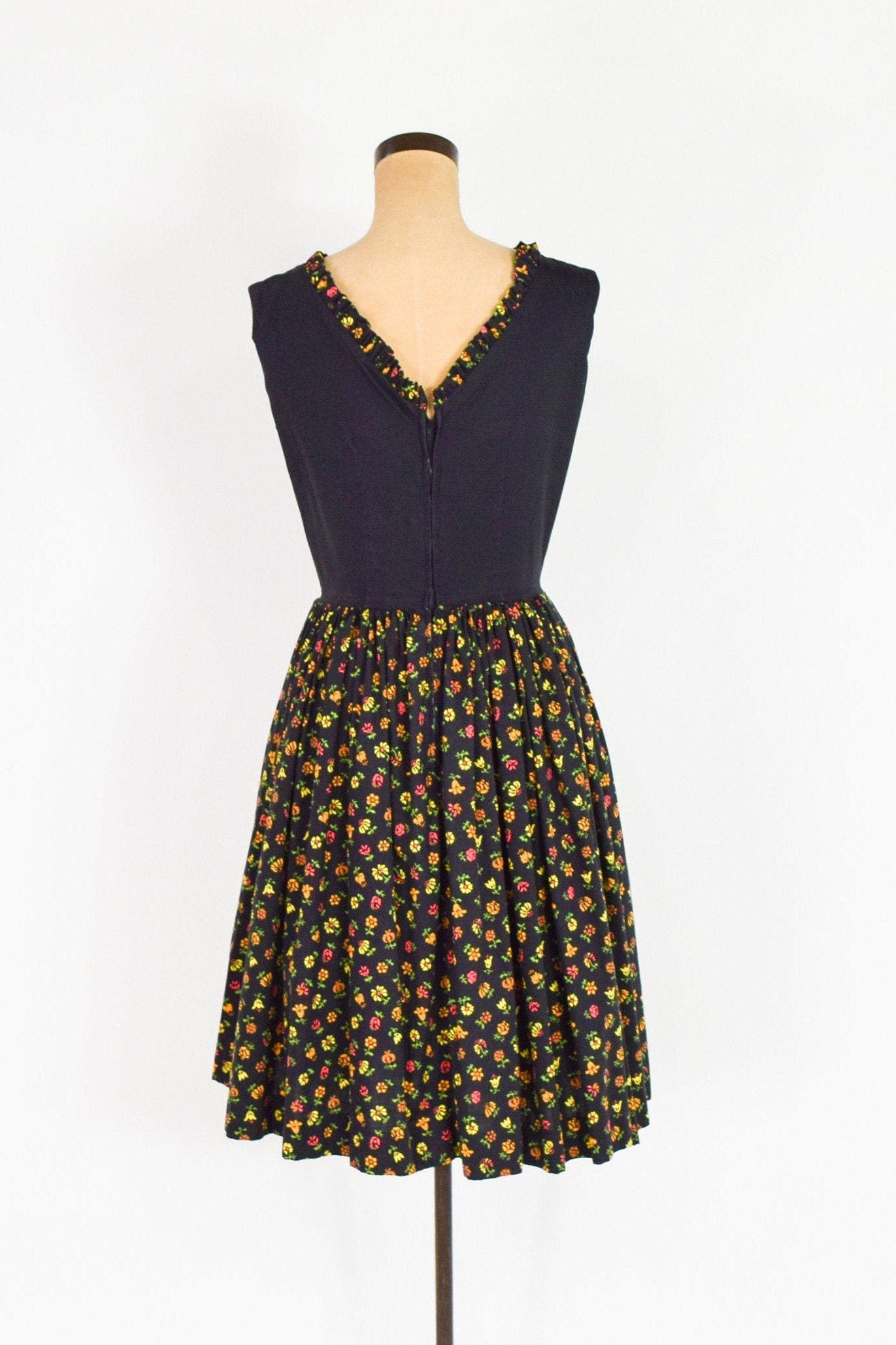 1950s Black Cotton Sleeveless Dress | 50s Black Floral Print Cotton Dress | Rockabilly | Medium
