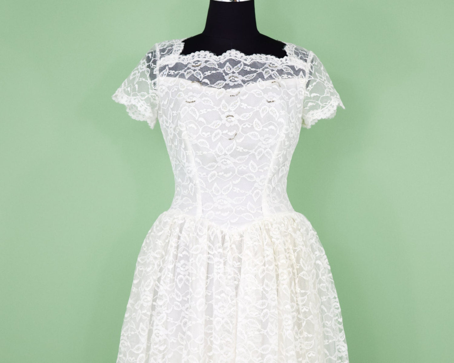 1950s White Lace Wedding Gown in Tulle & Taffeta, Extra Small