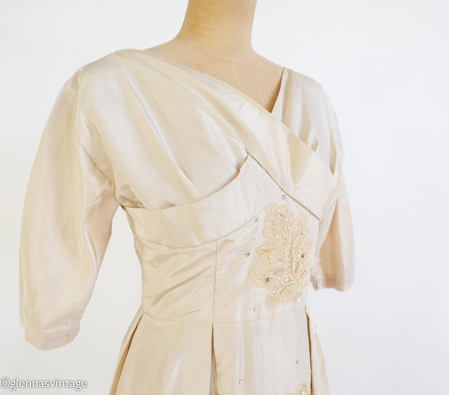 1940s Beige Silk Taffeta Party Dress with Sequins & Pearl, Medium