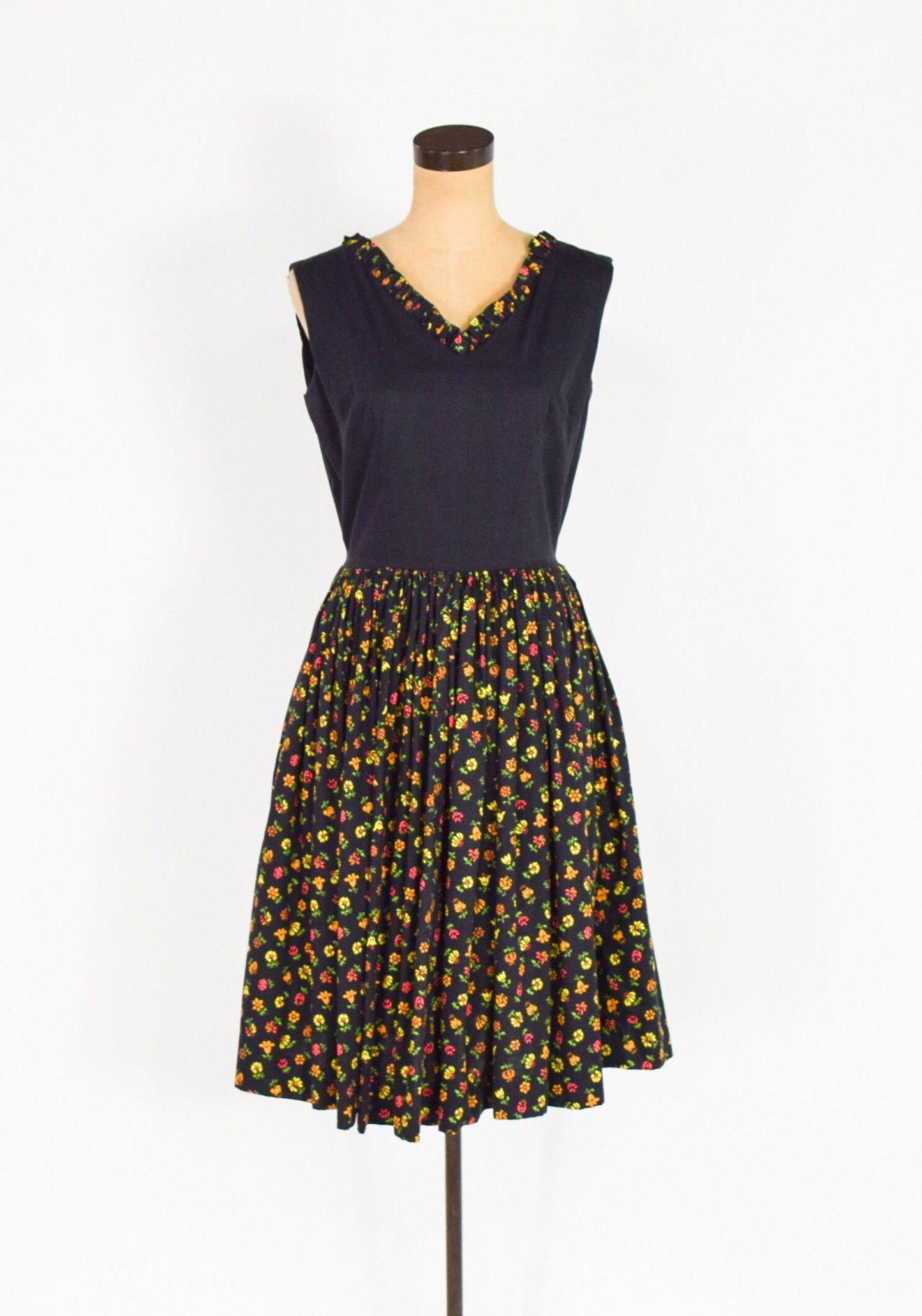 1950s Black Cotton Sleeveless Dress | 50s Black Floral Print Cotton Dress | Rockabilly | Medium
