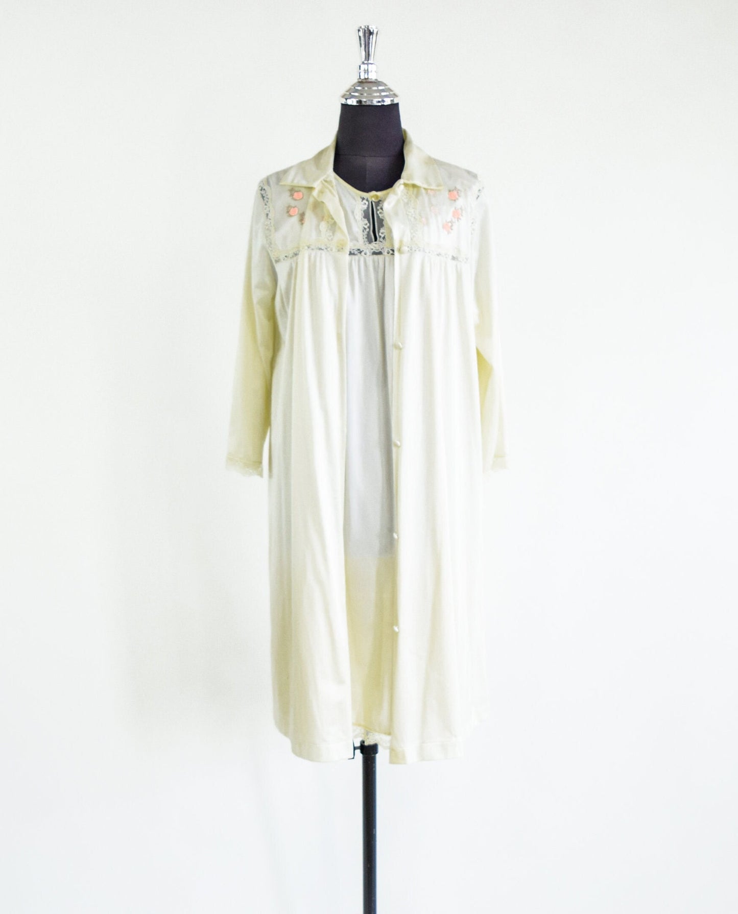 1960s Creme Embroidered Peignoir Set | Short Robe & Gown, Large