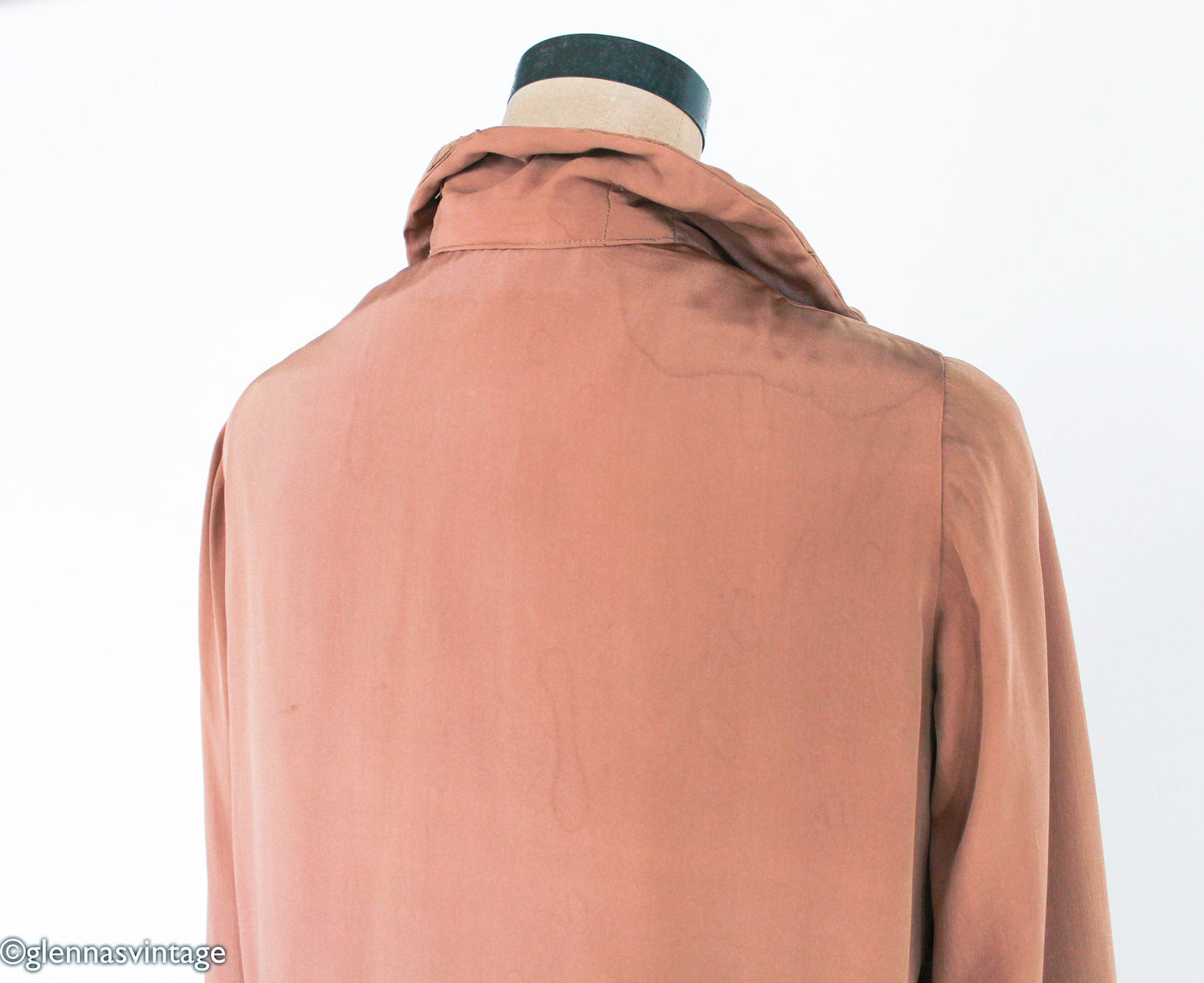 1910s Embroidered Taupe Silk Evening Coat | Antique Floral Trapunto