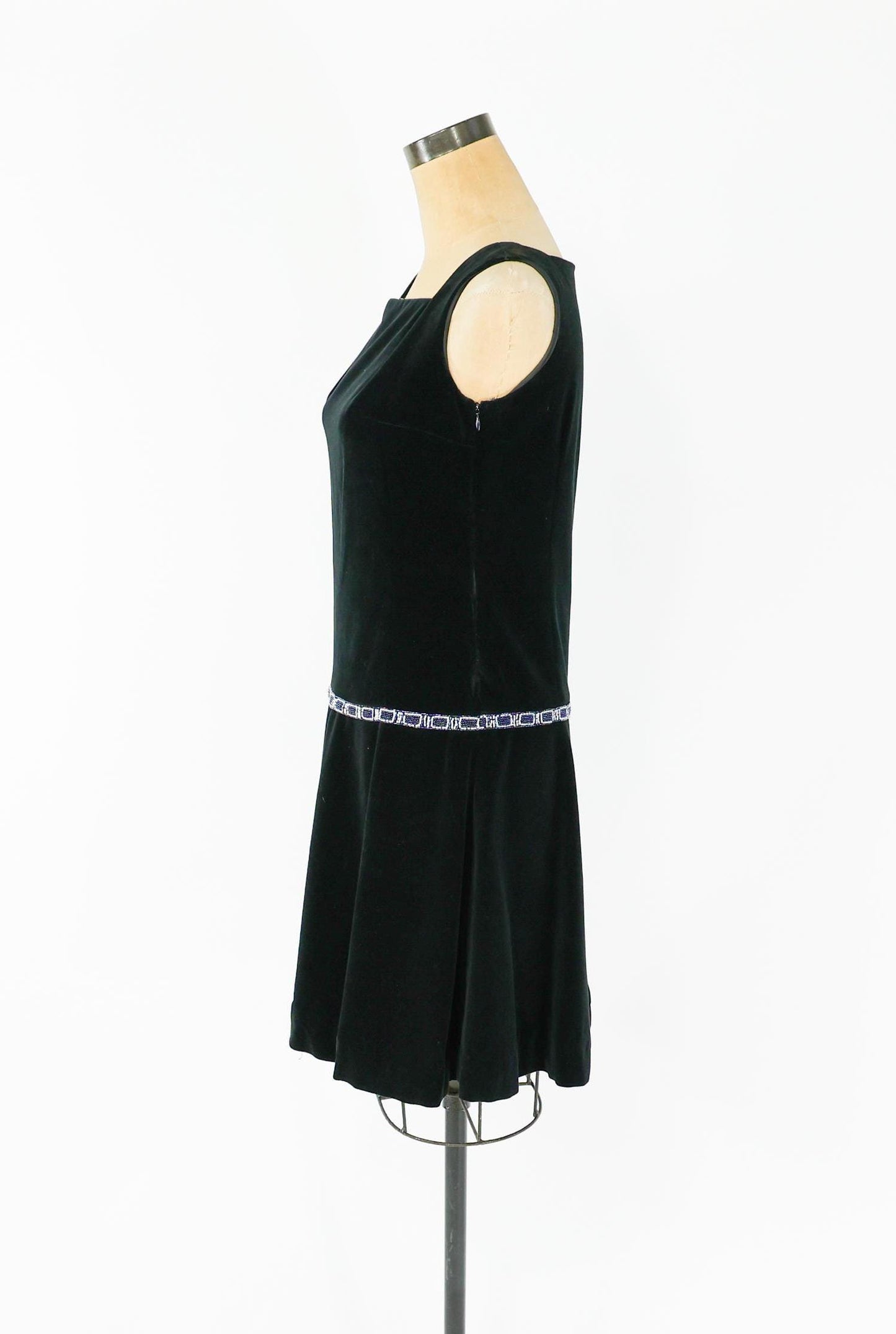 1960s Black Velvet Drop Waist Dress | 60s Black Cotton Velvet Shift | Twiggy | Schade Kleidung | Small