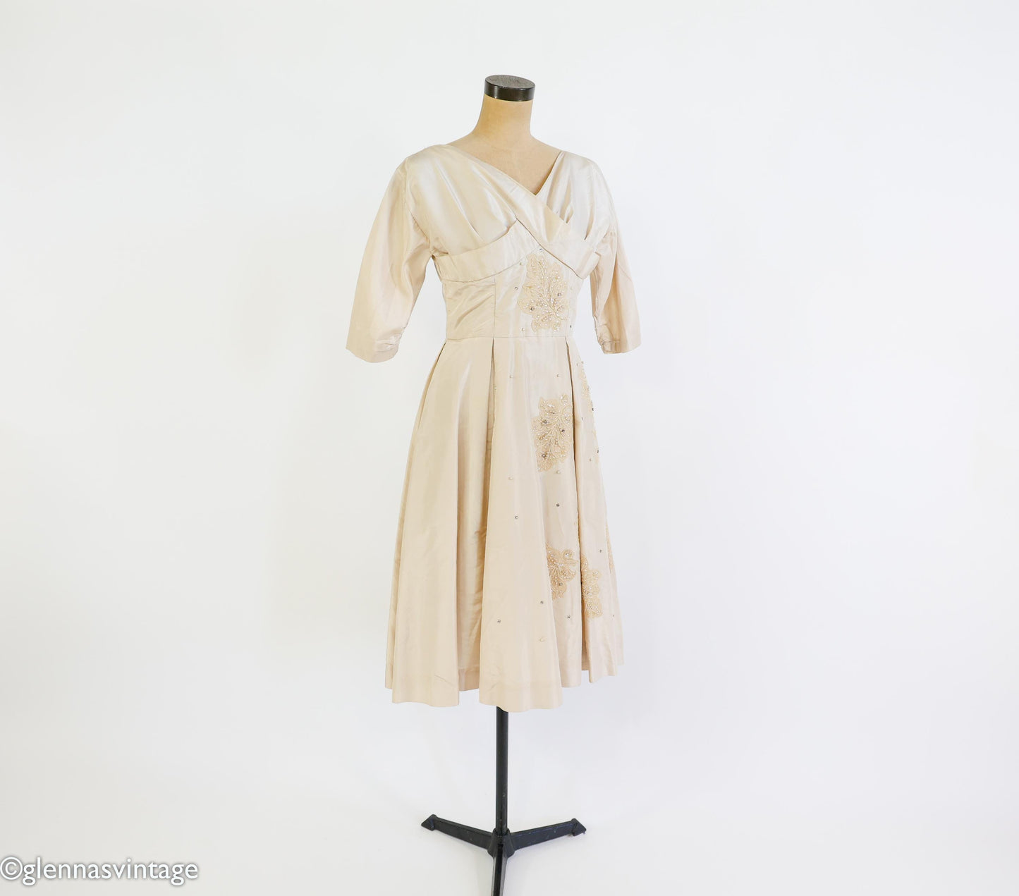 1940s Beige Silk Taffeta Party Dress with Sequins & Pearl, Medium