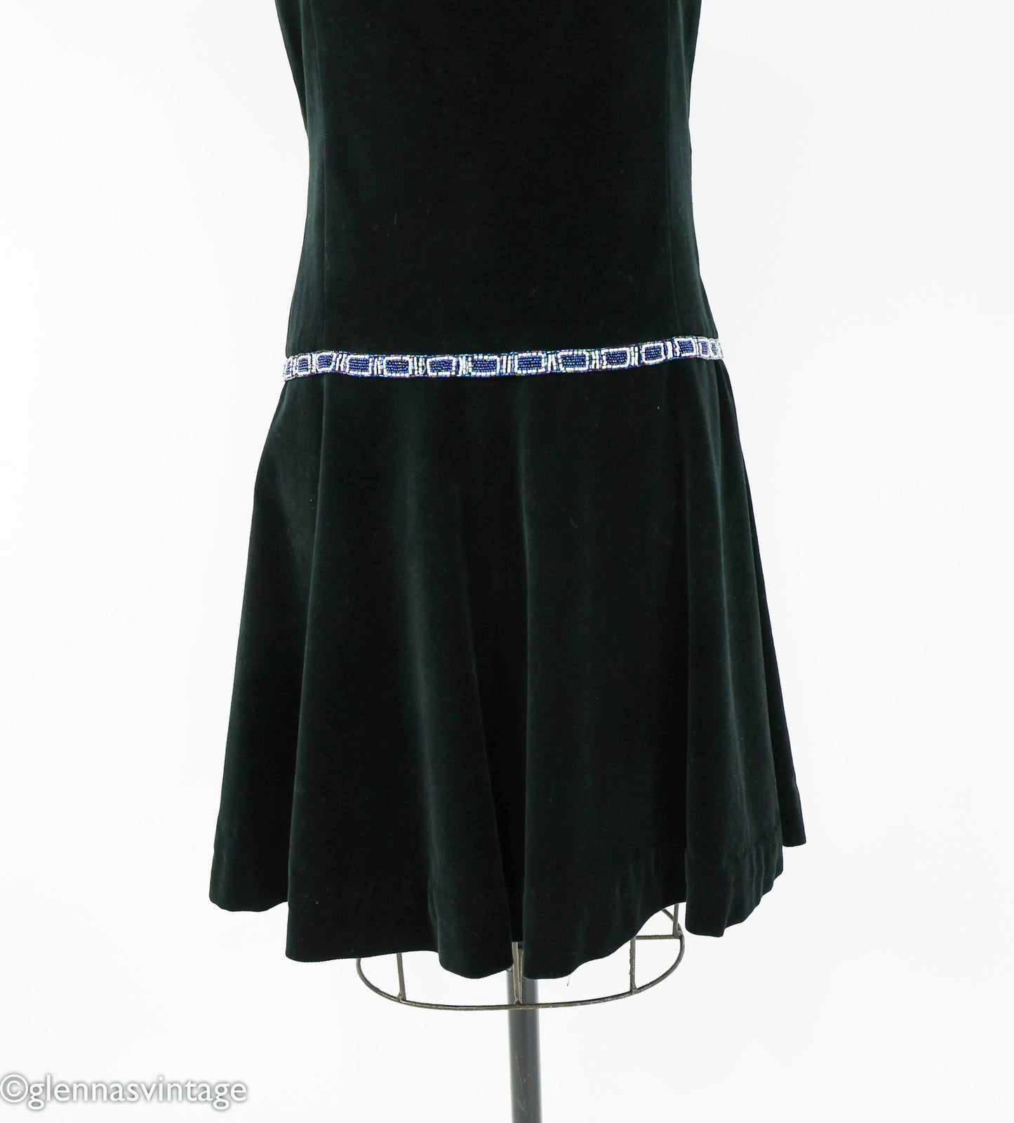 1960s Black Velvet Drop Waist Dress | 60s Black Cotton Velvet Shift | Twiggy | Schade Kleidung | Small