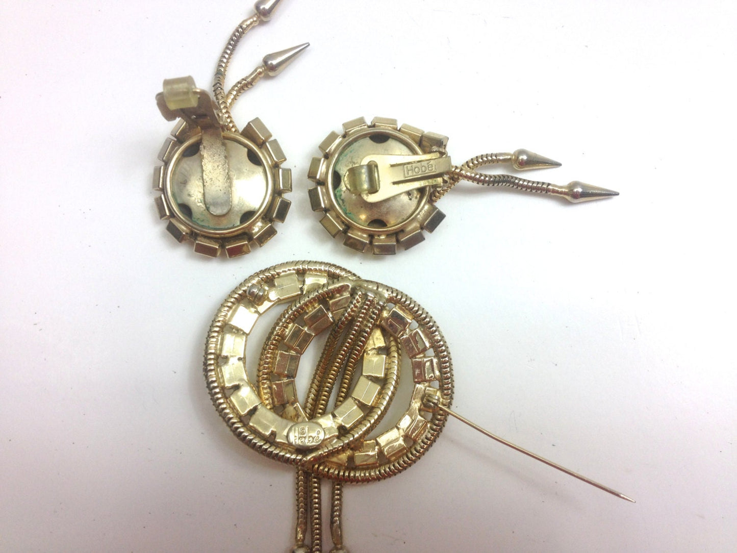 Hobé | 1960s Gold Brooch Earring Set | 60s Gold Mod Brooch & Clip Earrings | Gold Brooch Set | Hobé