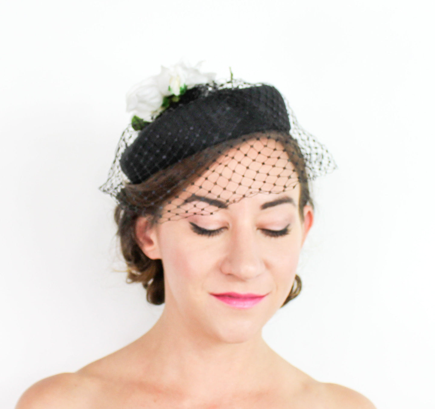 1950s Black Woven Raffia Ring Hat with White Rose