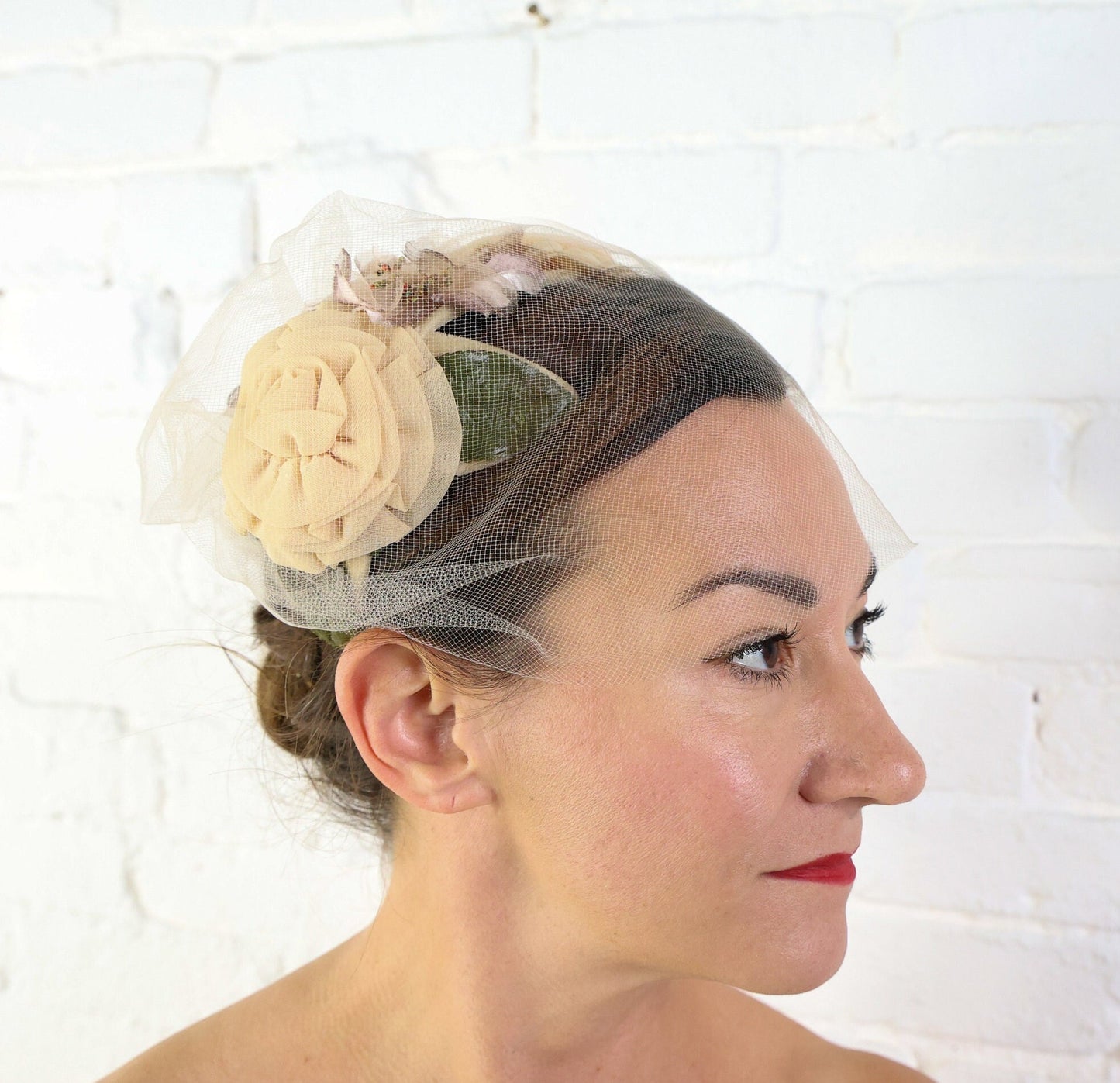 1950s Beige Floral Fascinator, IvoryTulle Wedding Hat