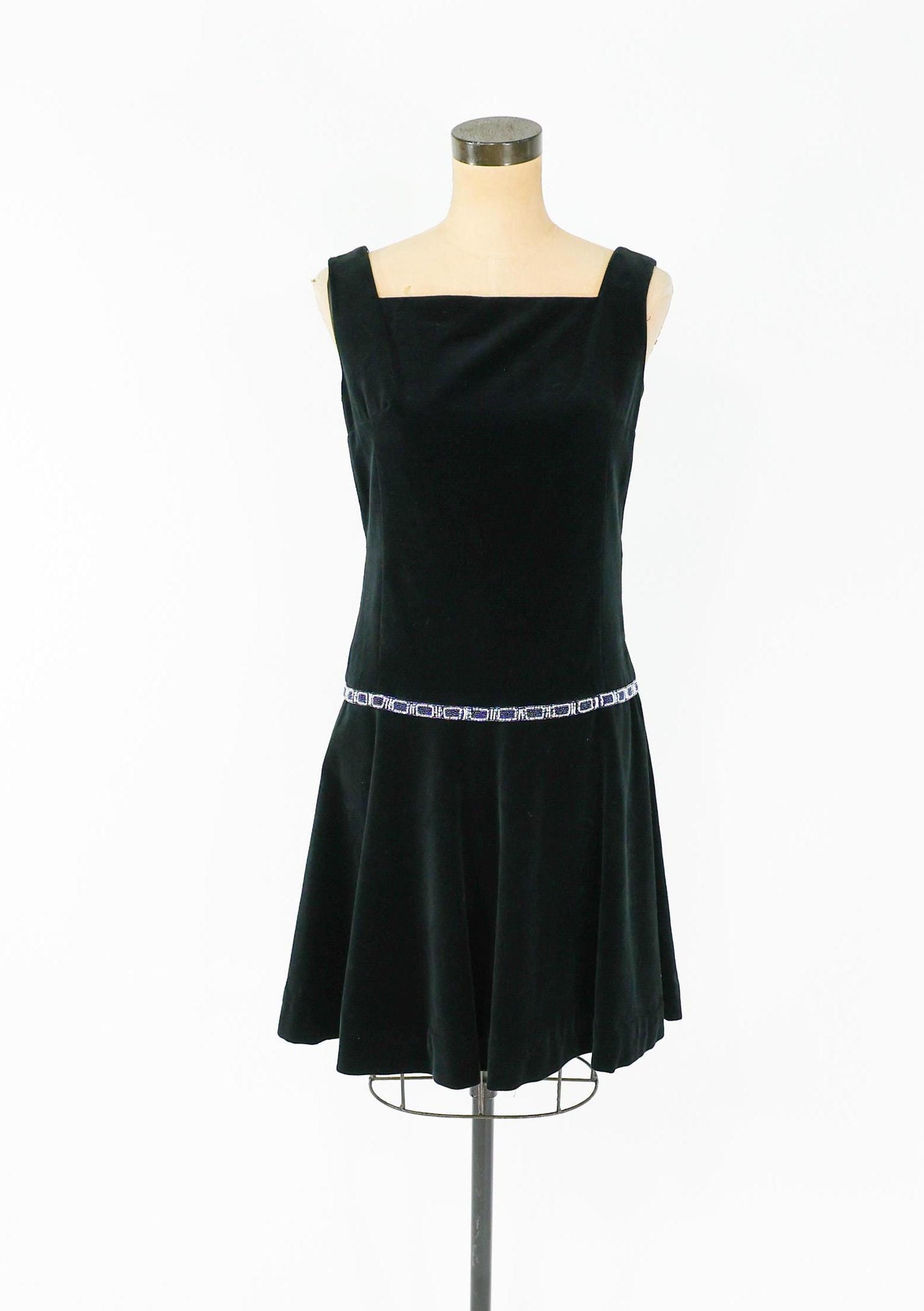 1960s Black Velvet Drop Waist Dress | 60s Black Cotton Velvet Shift | Twiggy | Schade Kleidung | Small