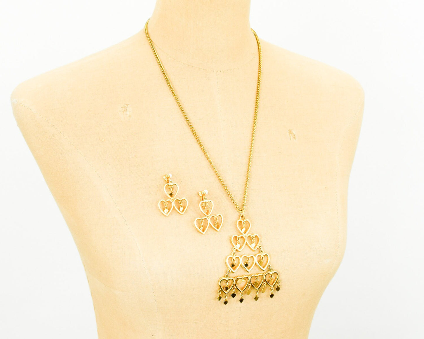 1970s Gold Hearts Necklace & Earrings Jewelry Set