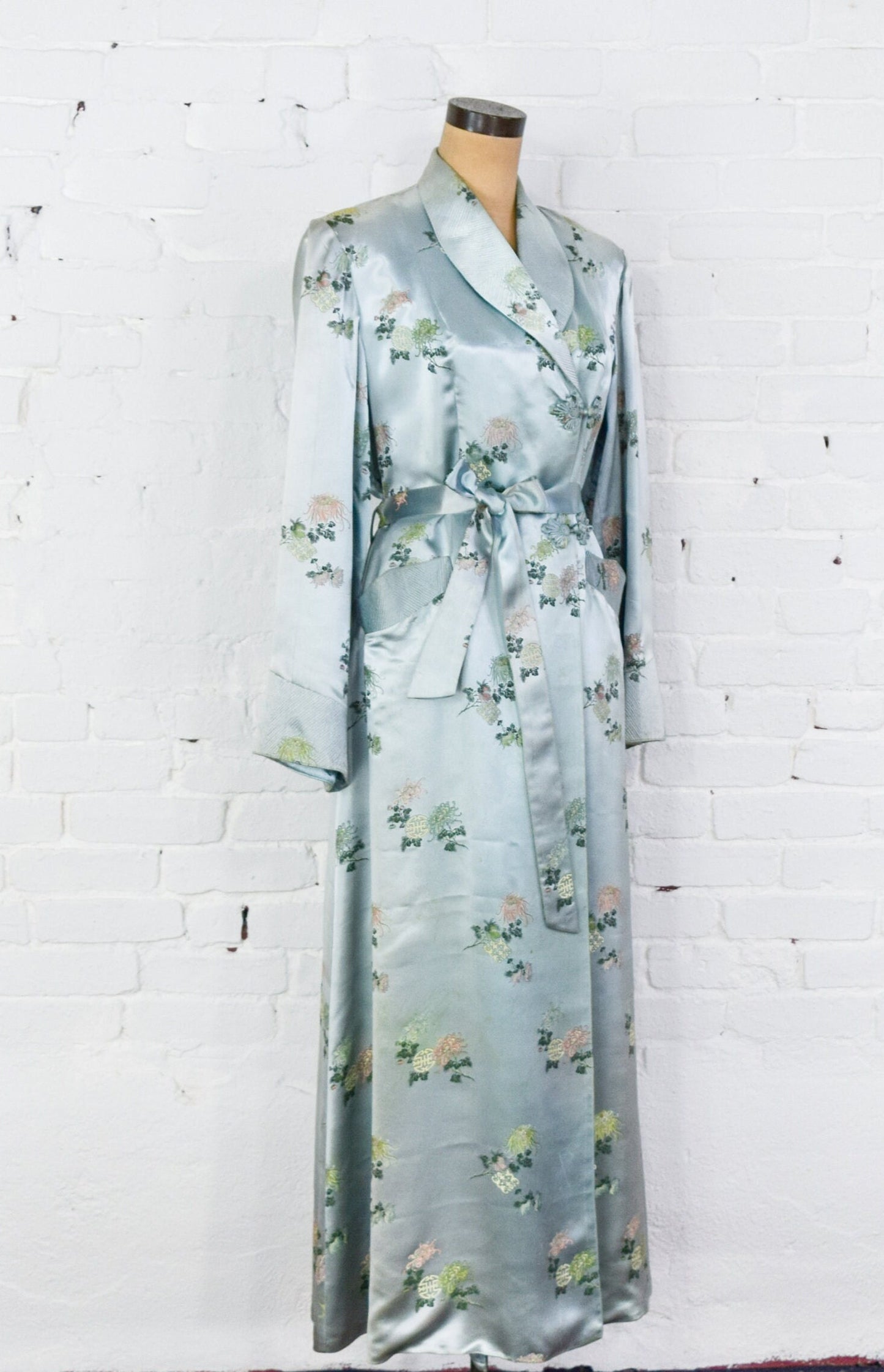 1950s Blue Silk Asian Robe:, Large