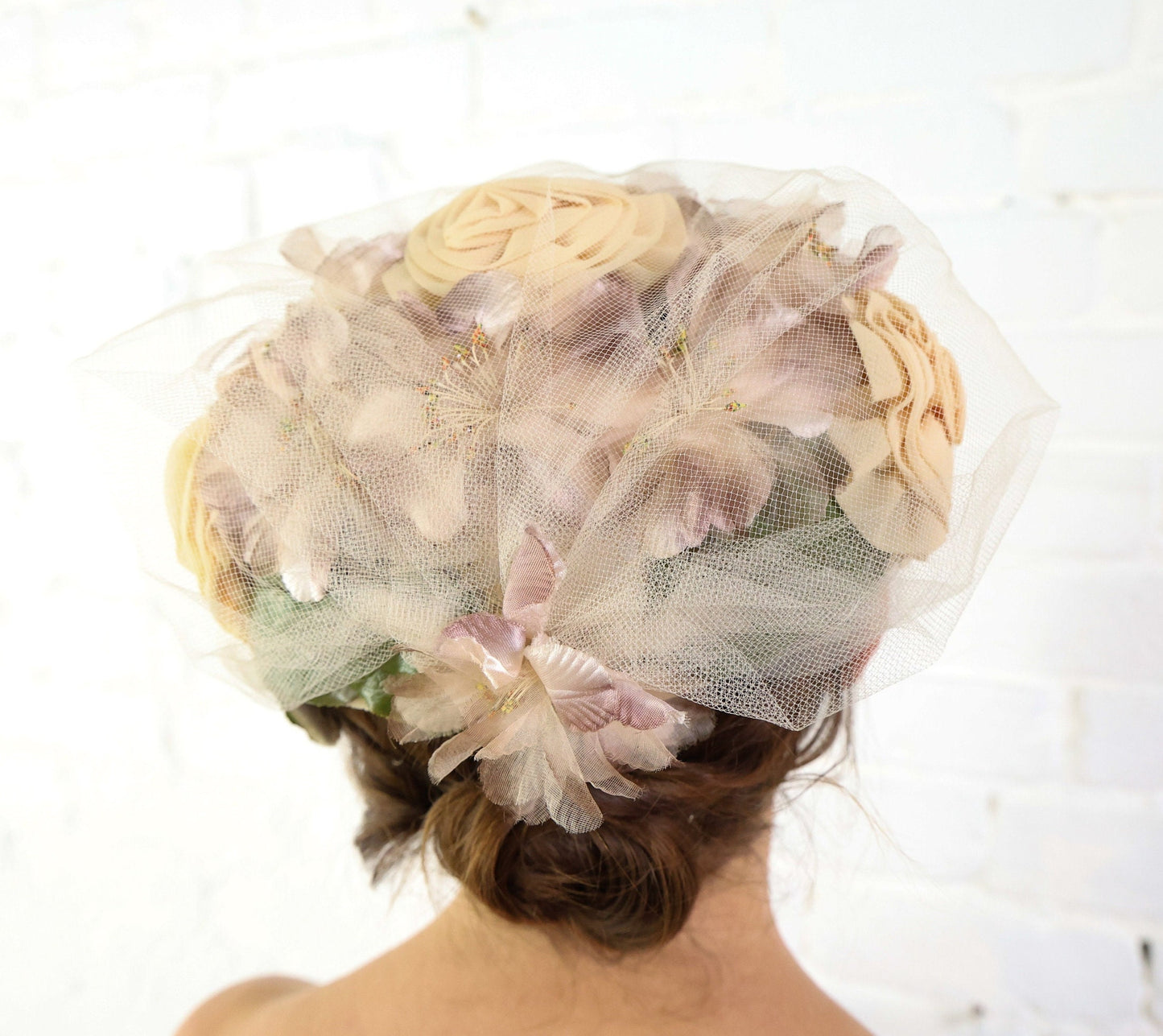 1950s Beige Floral Fascinator, IvoryTulle Wedding Hat
