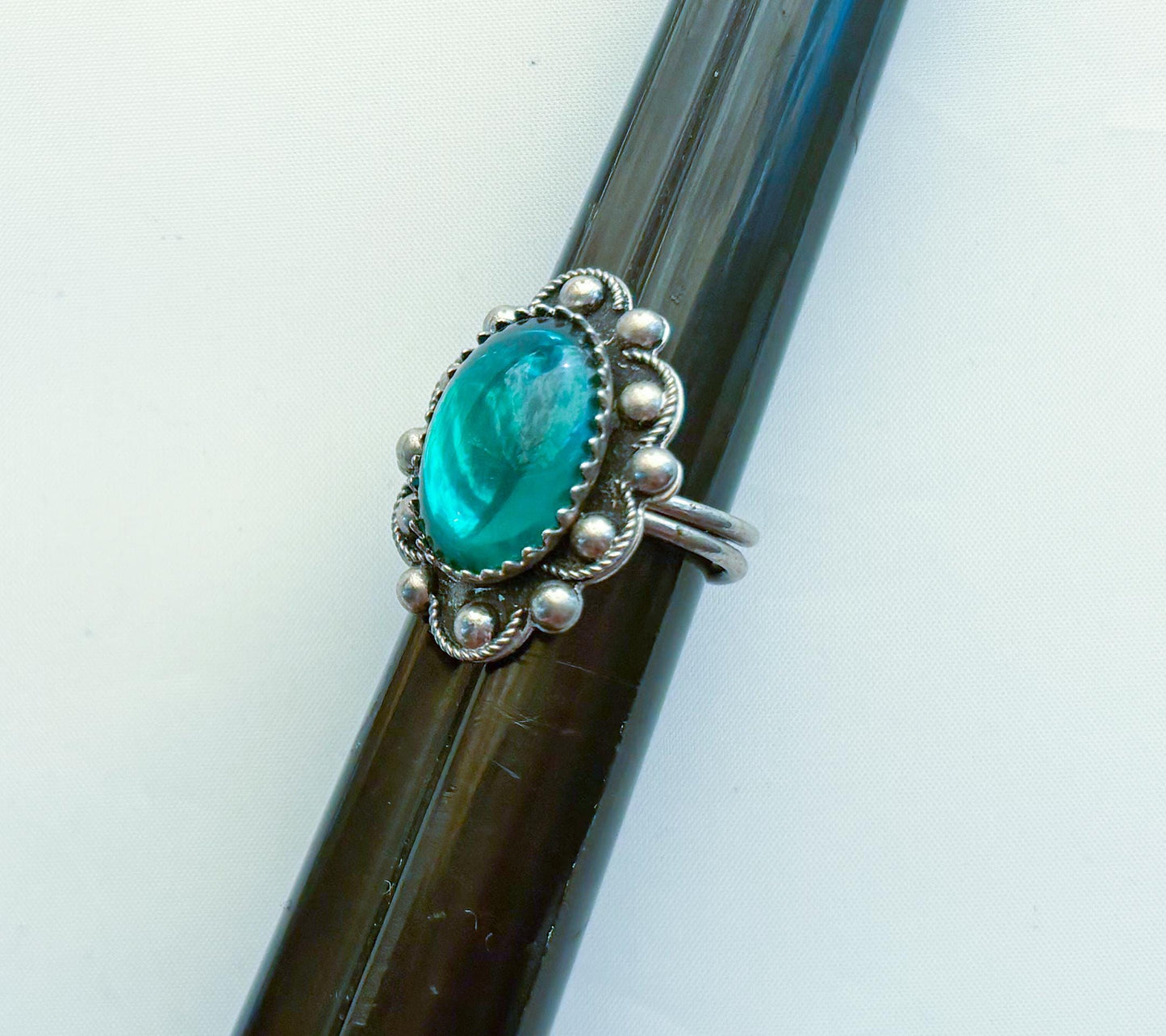 1950s Green Glass Ring | Vintage Bright Green Adjustable Ring
