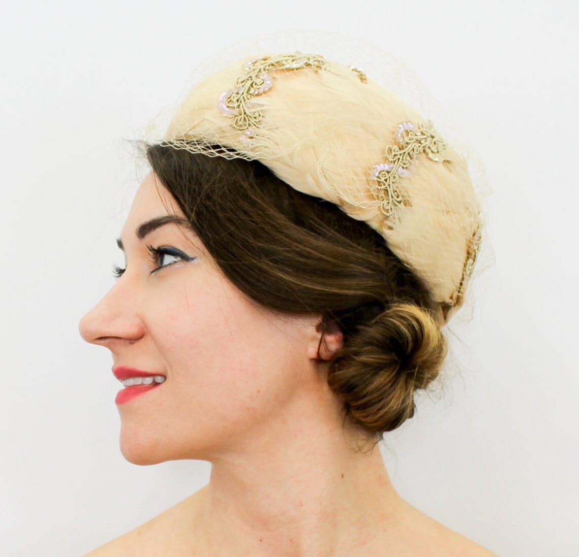 1960s Blush Ivory Feather Pillbox Hat