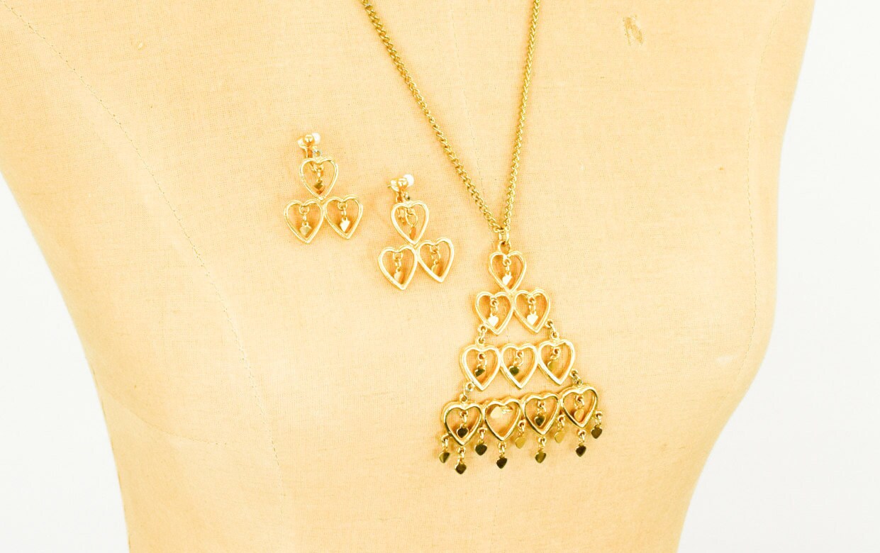 1970s Gold Hearts Necklace & Earrings Jewelry Set