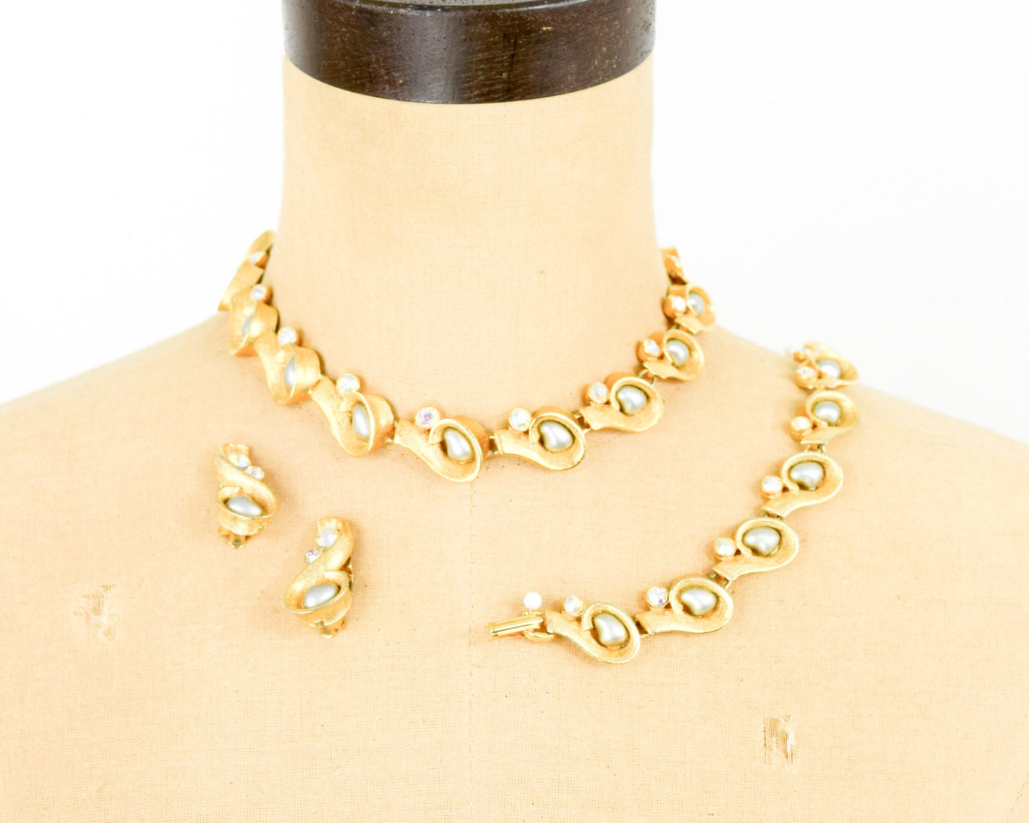1960s Gold & Gray Pearl Necklace Bracelet Earrings Parure Jewelry Set
