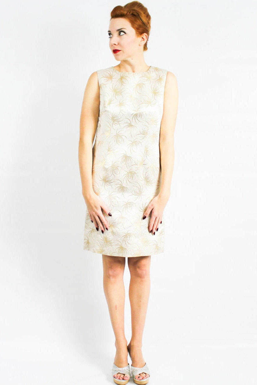 1960s White Brocade Shift Dress | 60s White & Gold Metallic Brocade Dress | Small