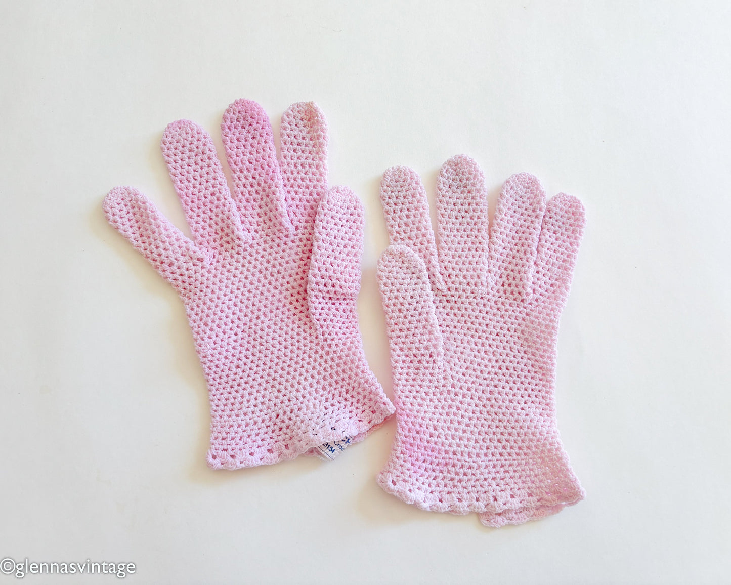 1950s Crochet Pink Gloves, Medium