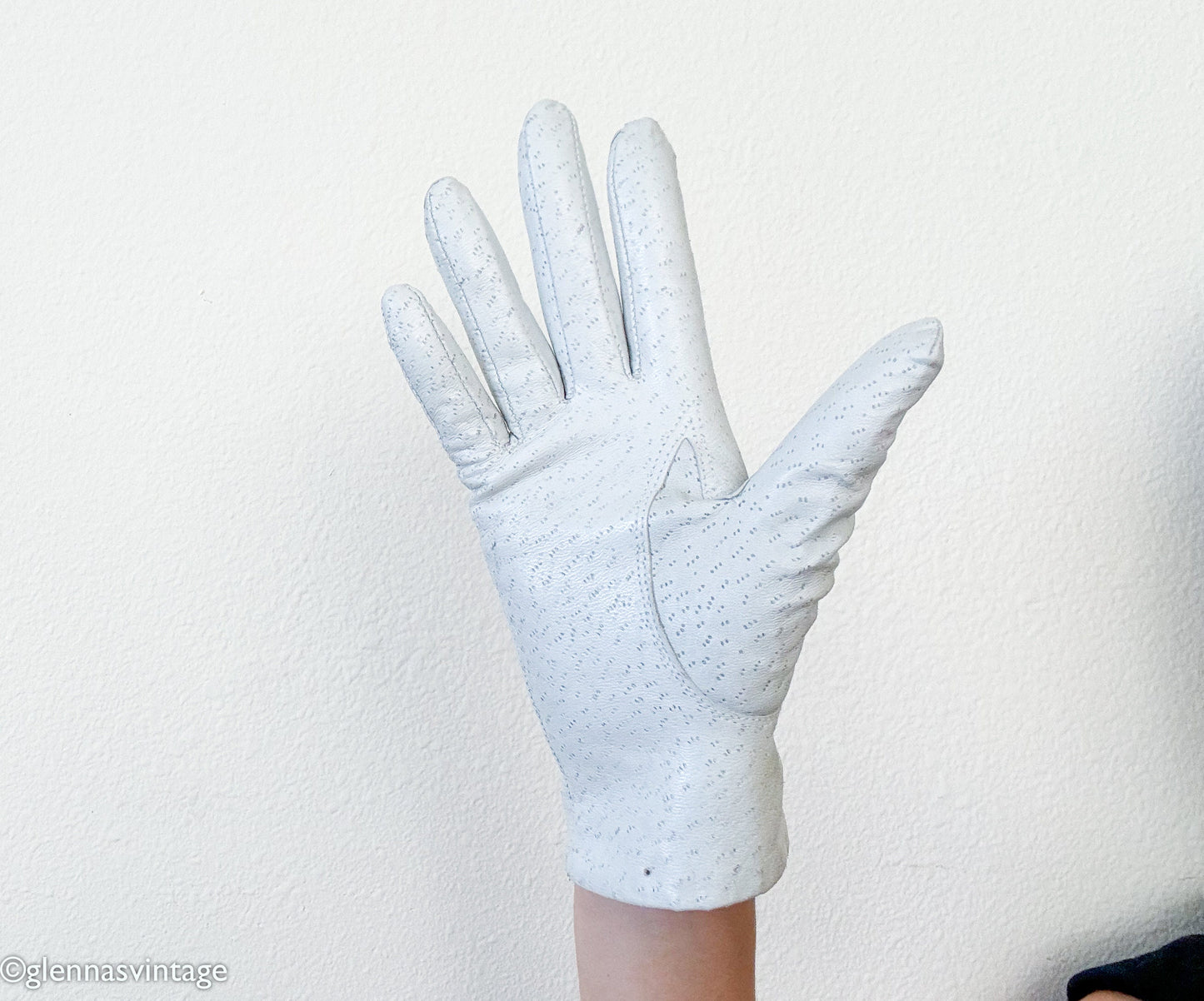 1960s Light Gray Leather Gloves, Medium