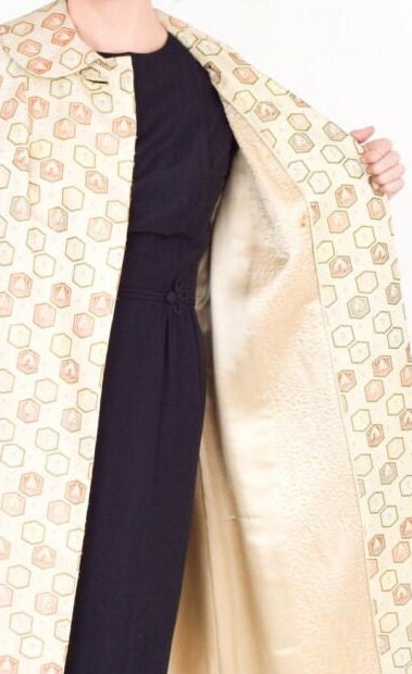1950s Beige Silk Brocade Evening Coat | 50s Gold and Beige Silk Coat | Tailor Hong Kong | Large