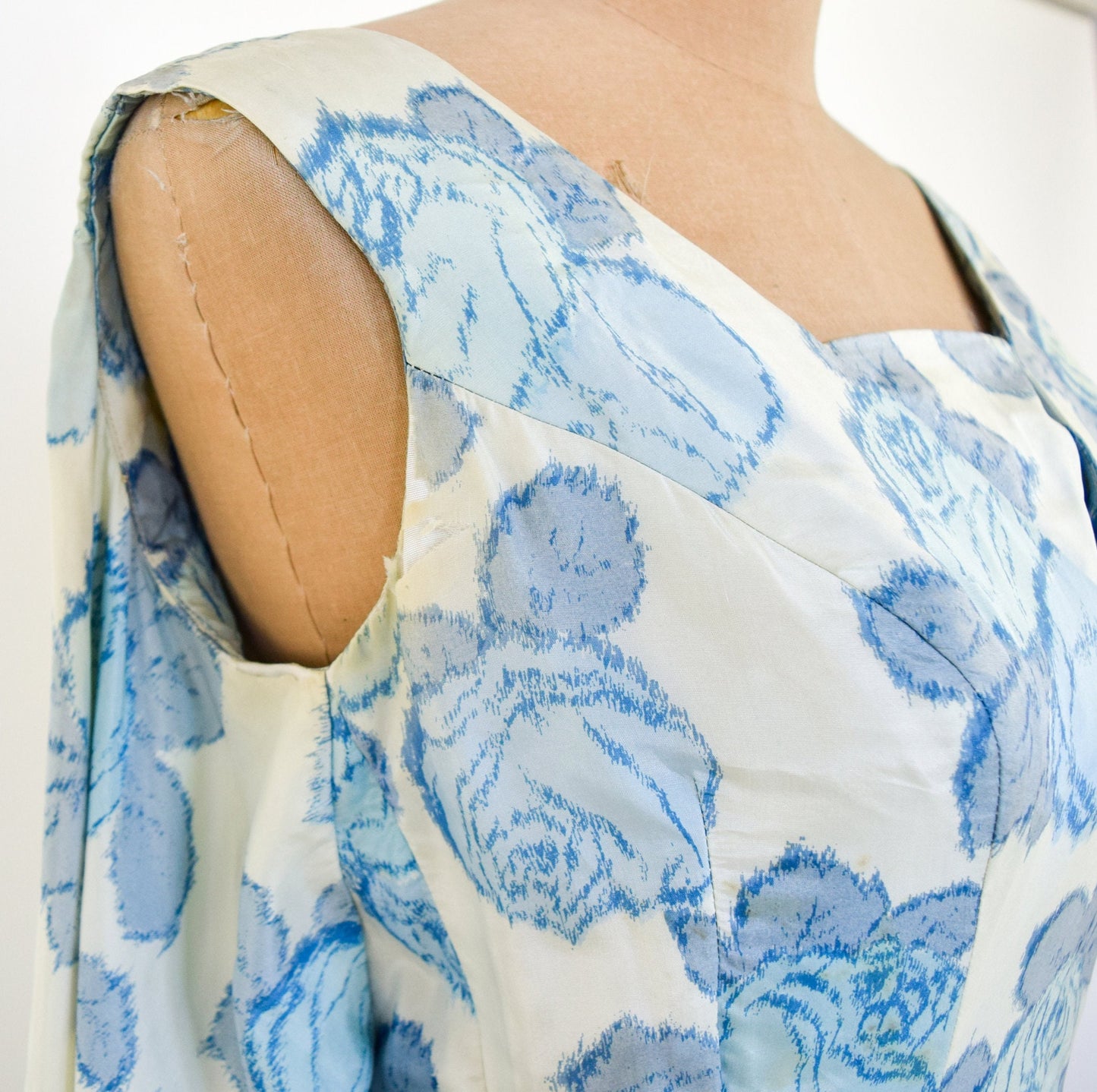 1950s Blue Rose Print Silk Dress with Full Cape Back, XS Extra Small
