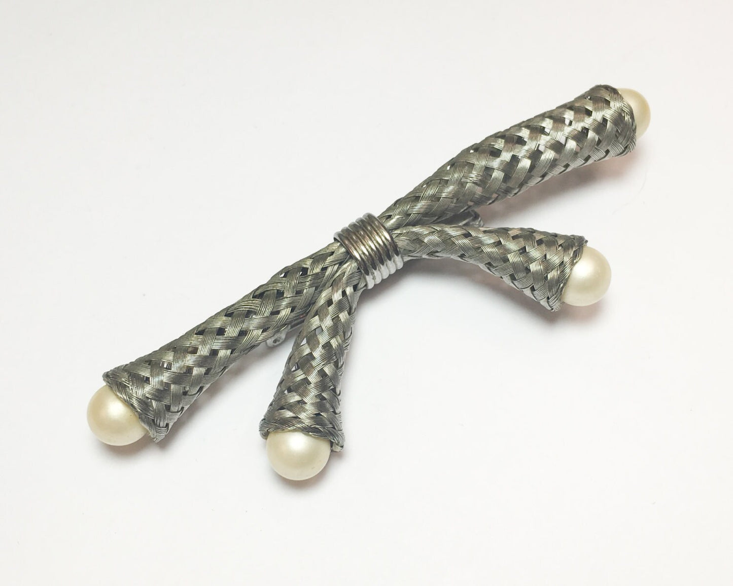 1940s Silver Woven Metal Brooch | 40s Silver Mesh Bow Pin | Silver Mesh Lapel Pin