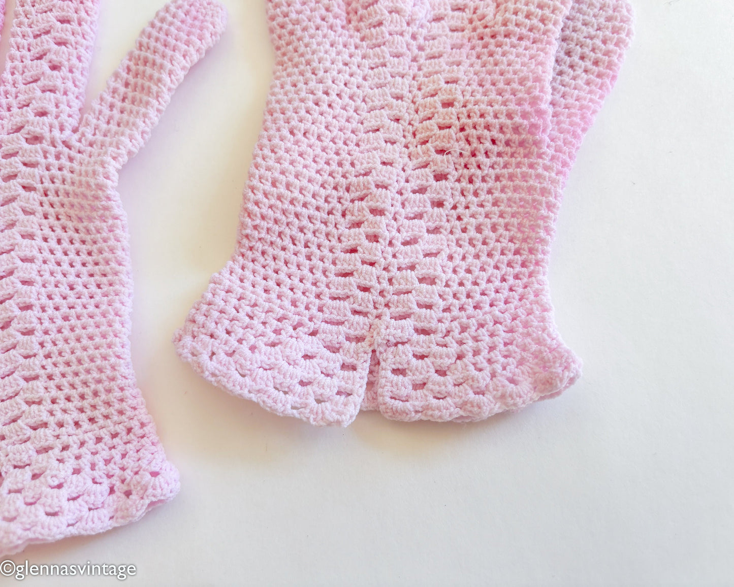 1950s Crochet Pink Gloves, Medium